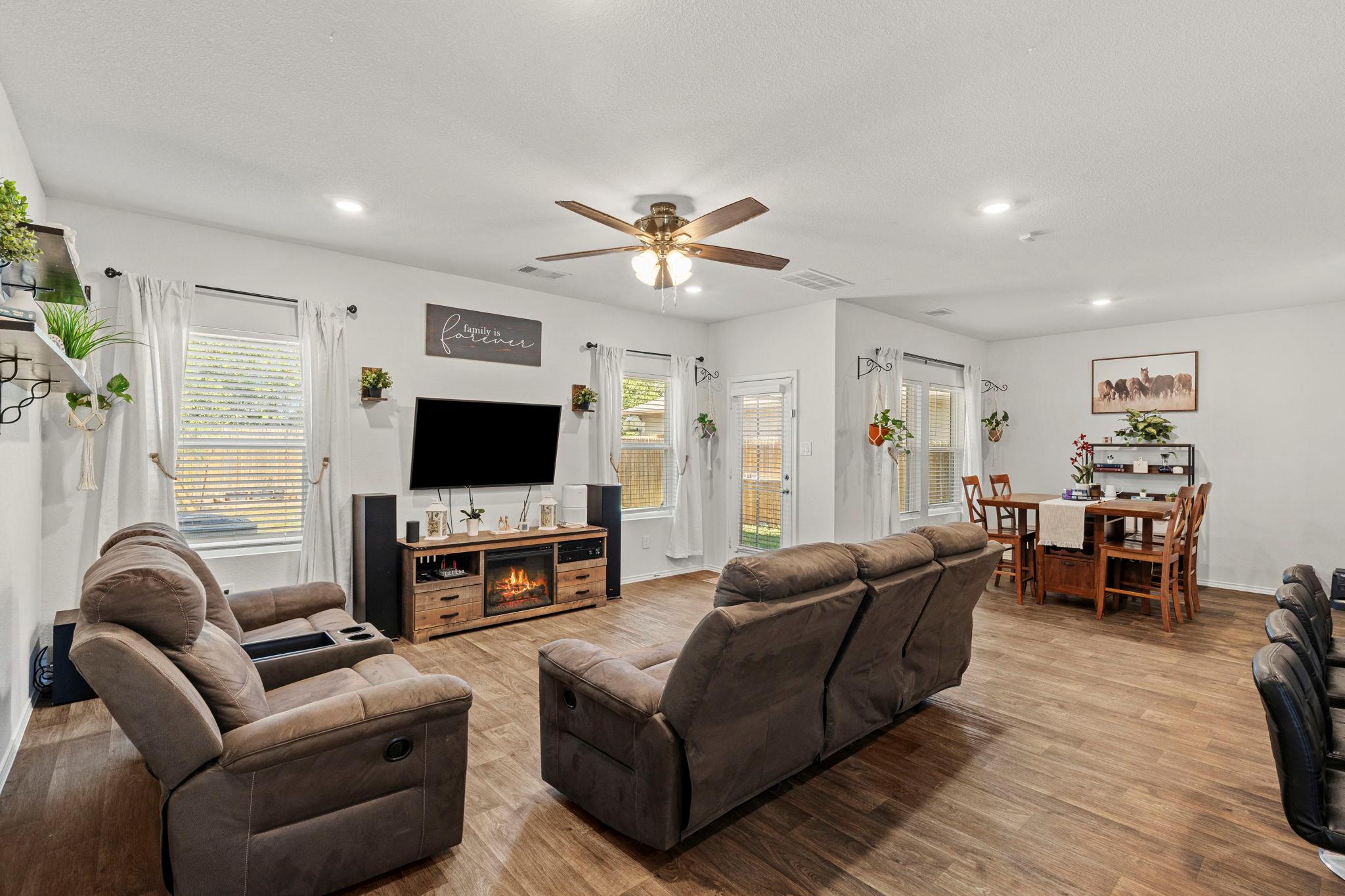 312 Sickle Loop Property Photo 6