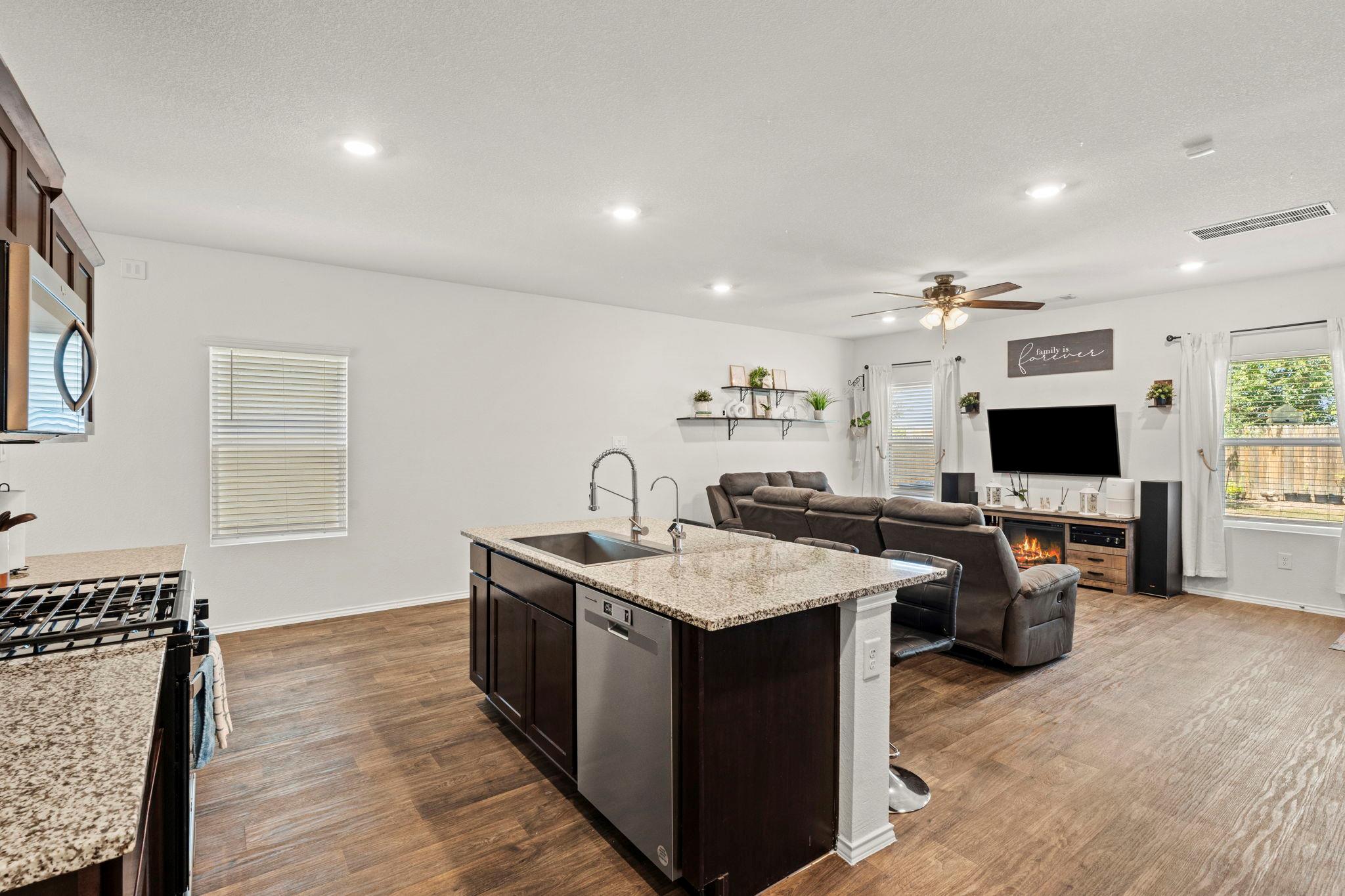 312 Sickle Loop Property Photo 12
