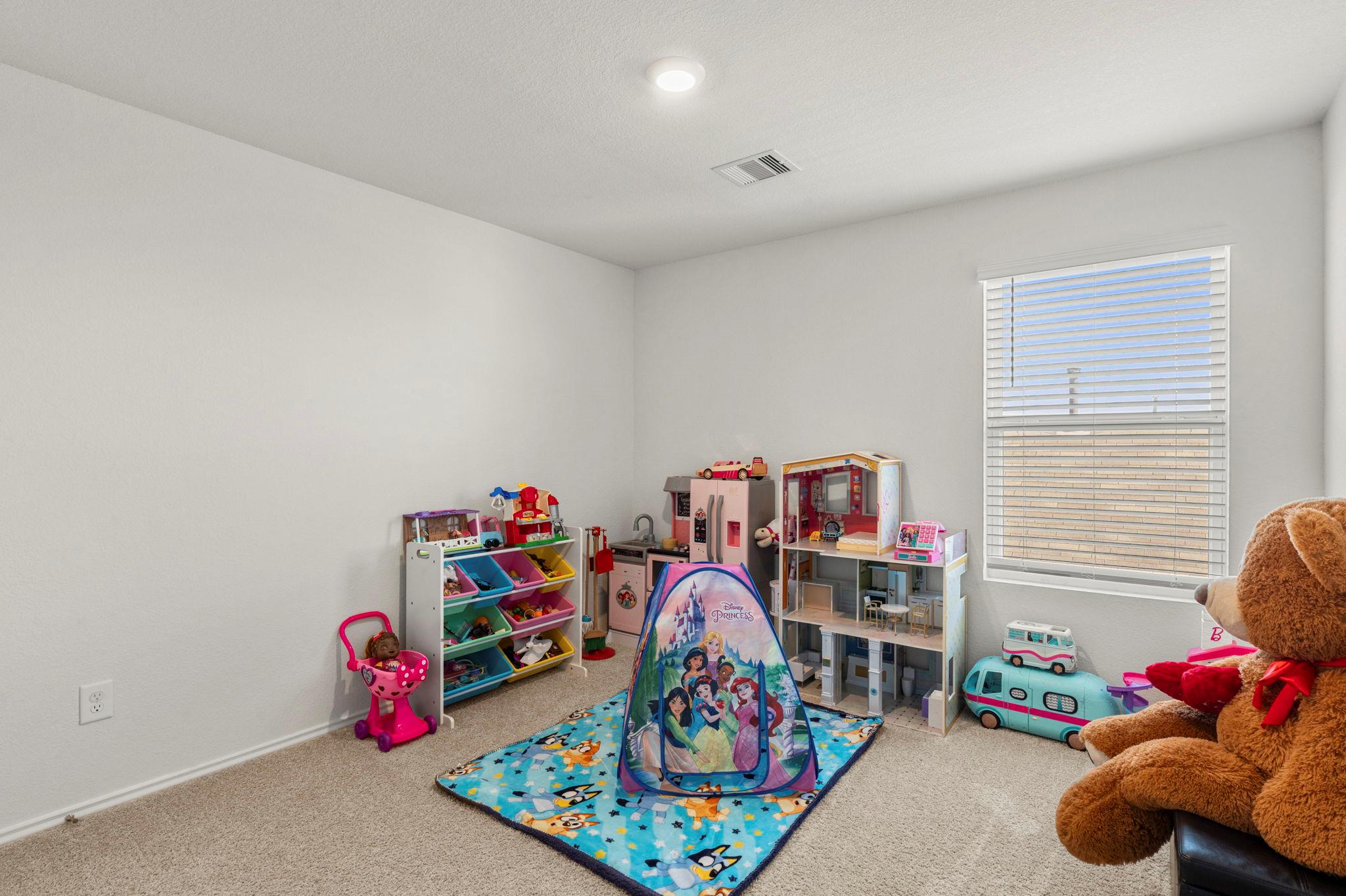 312 Sickle Loop Property Photo 17