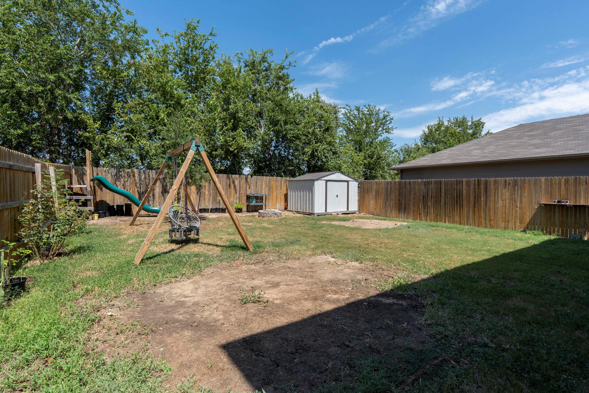 312 Sickle Loop Property Photo 31