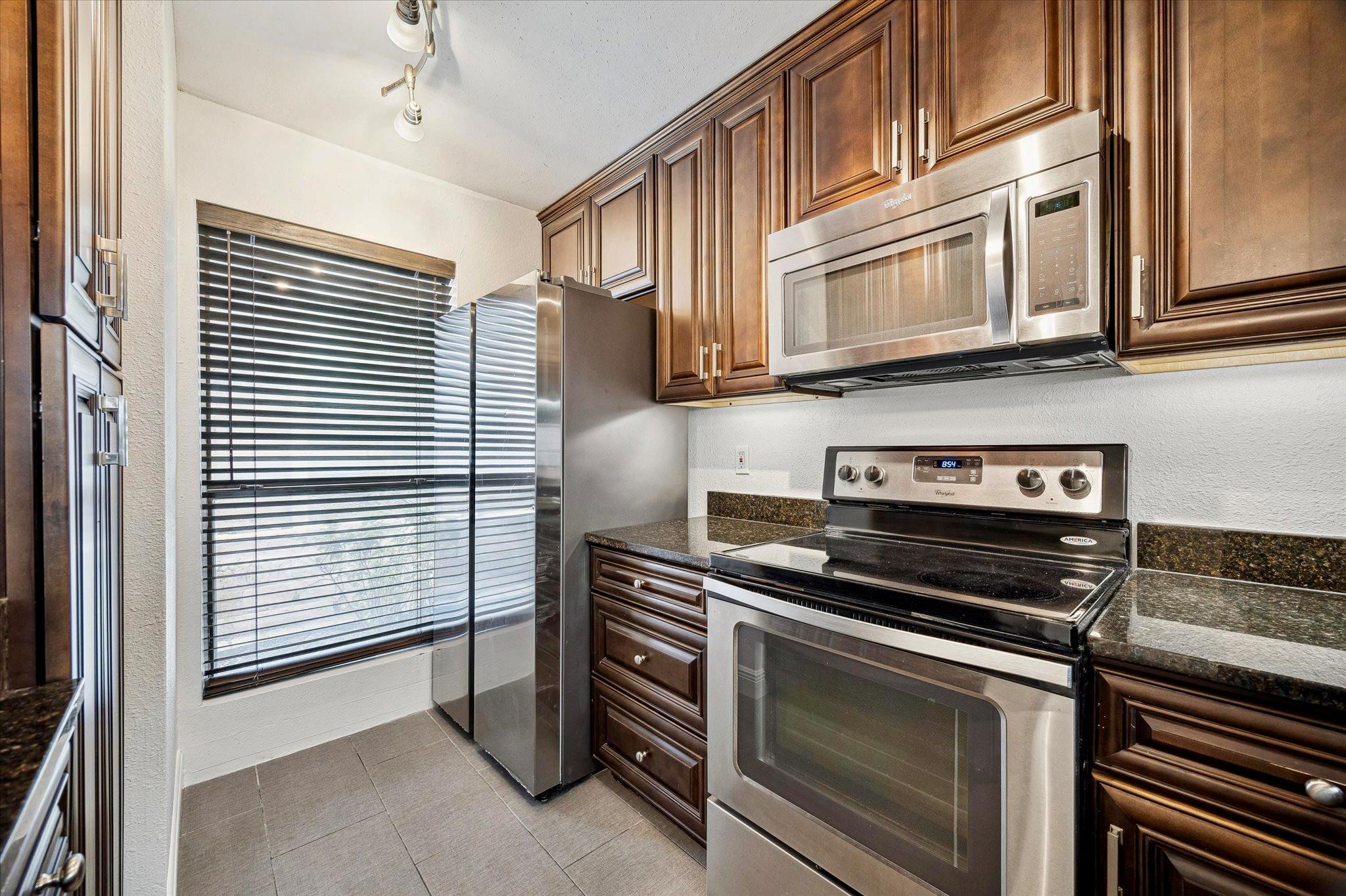 2018 W Rundberg Ln 16a Property Photo 2