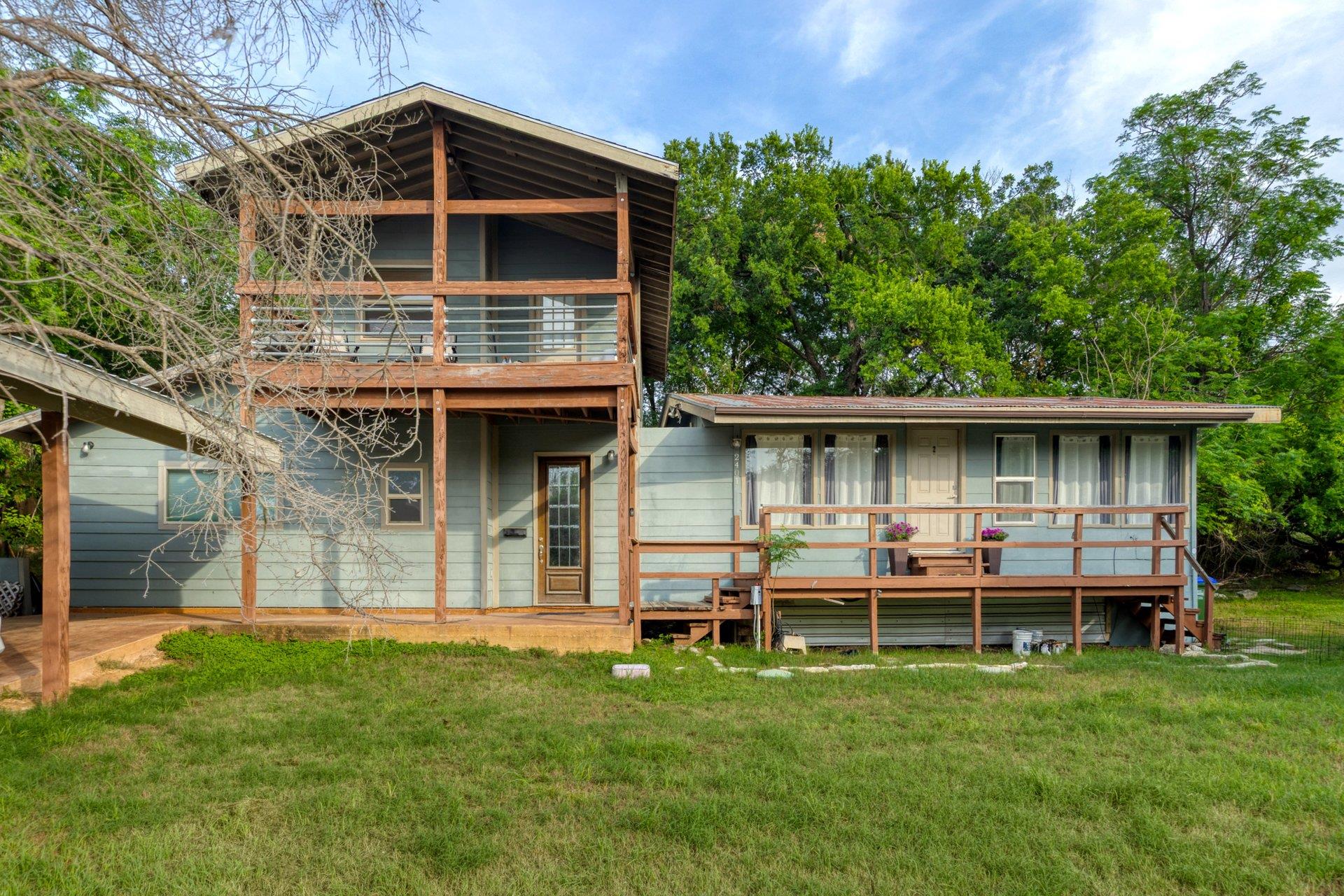 2401 De Soto Dr Property Photo 1