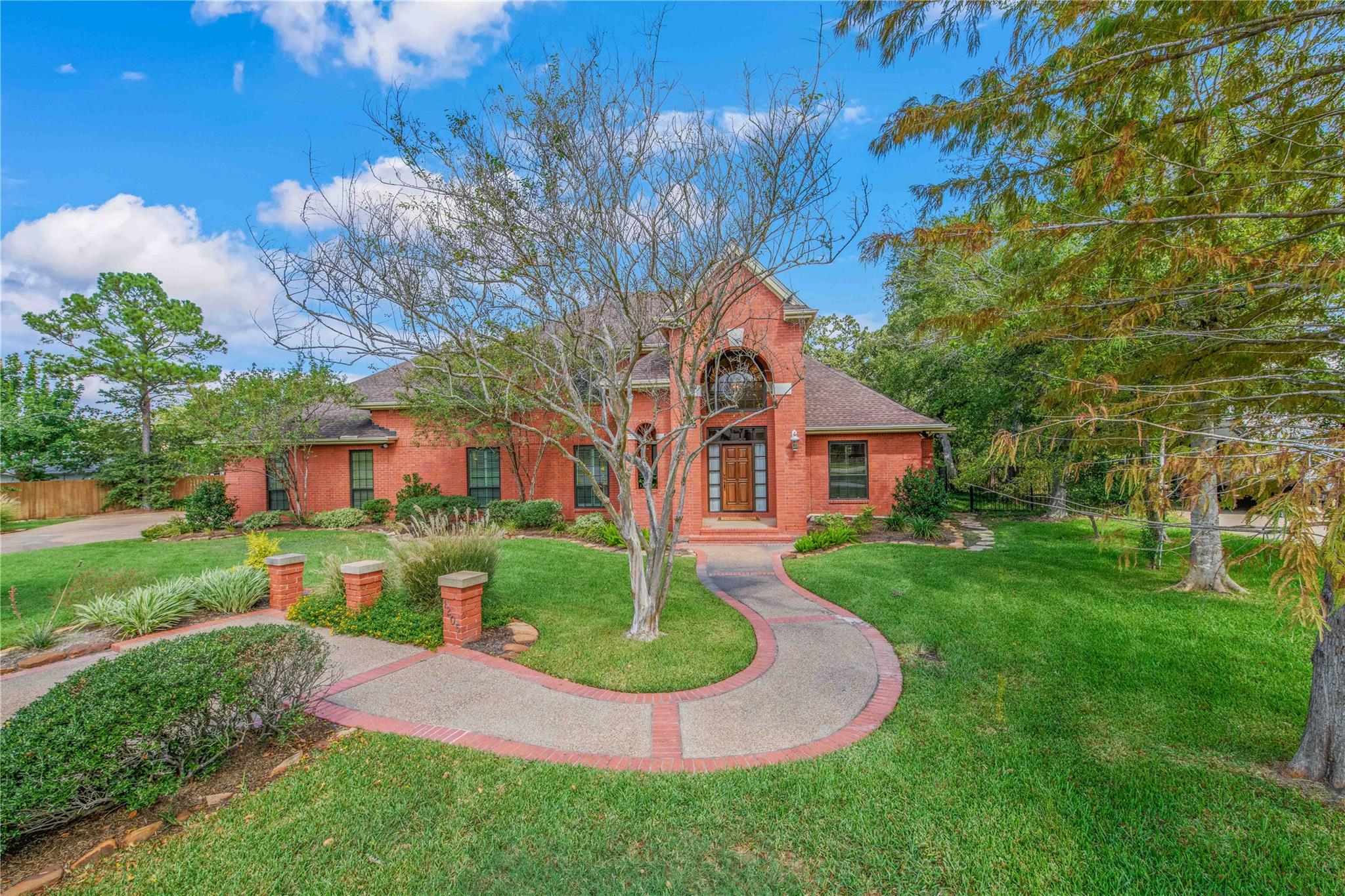 1205 Carmel Ct Property Photo 1