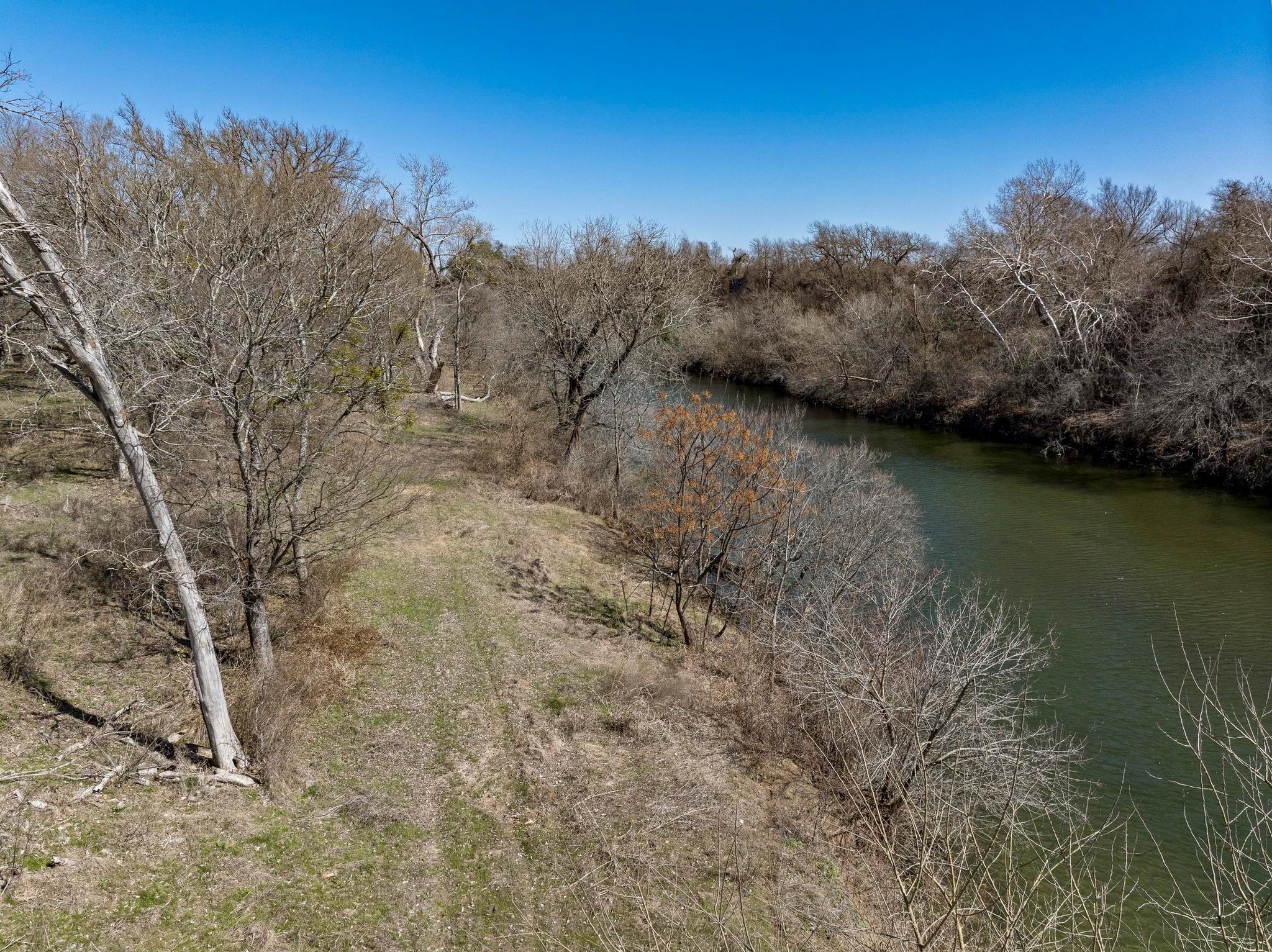 105 River Valley Dr Property Photo 4