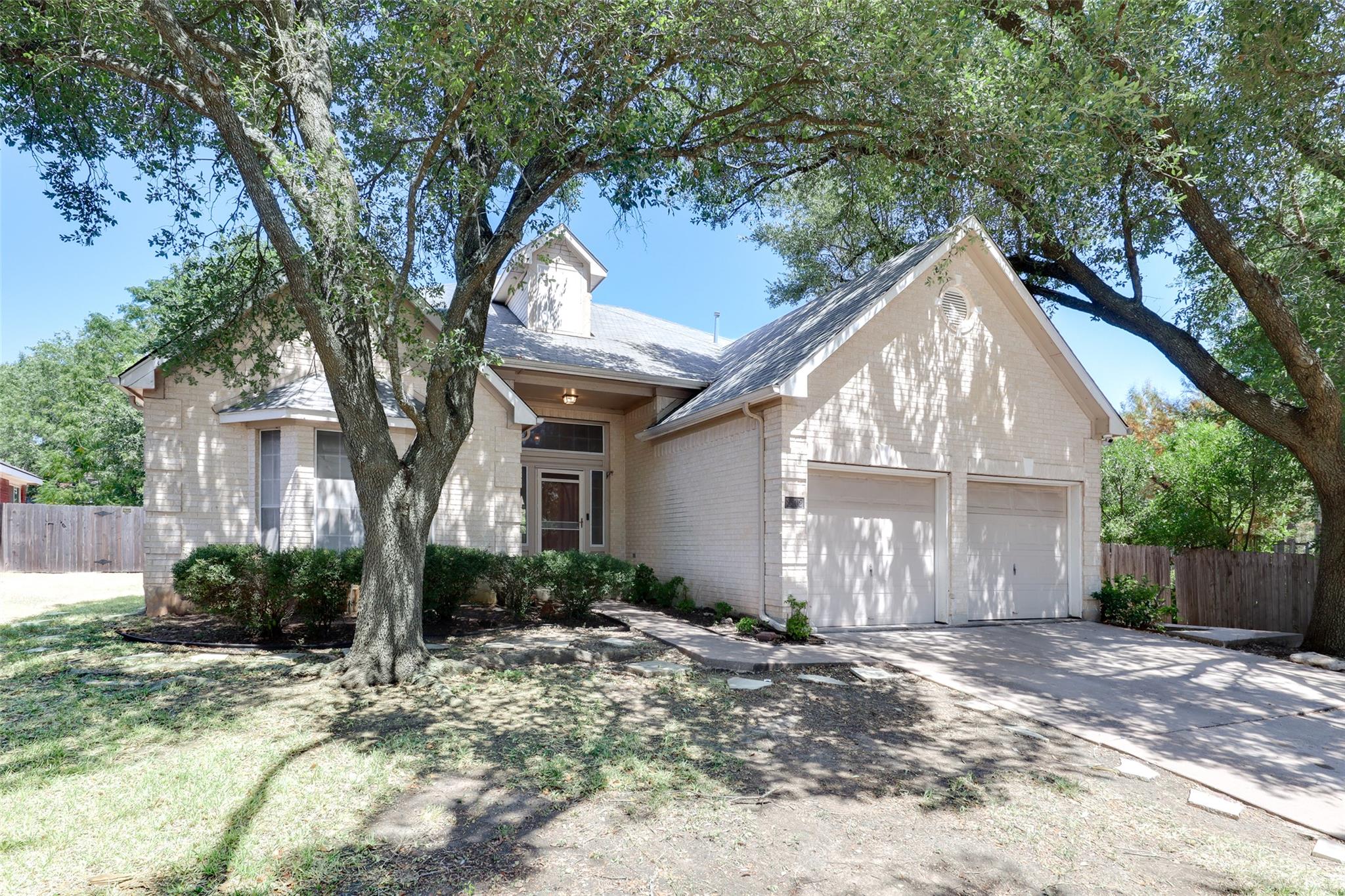 8302 Cambria Dr Property Photo 1