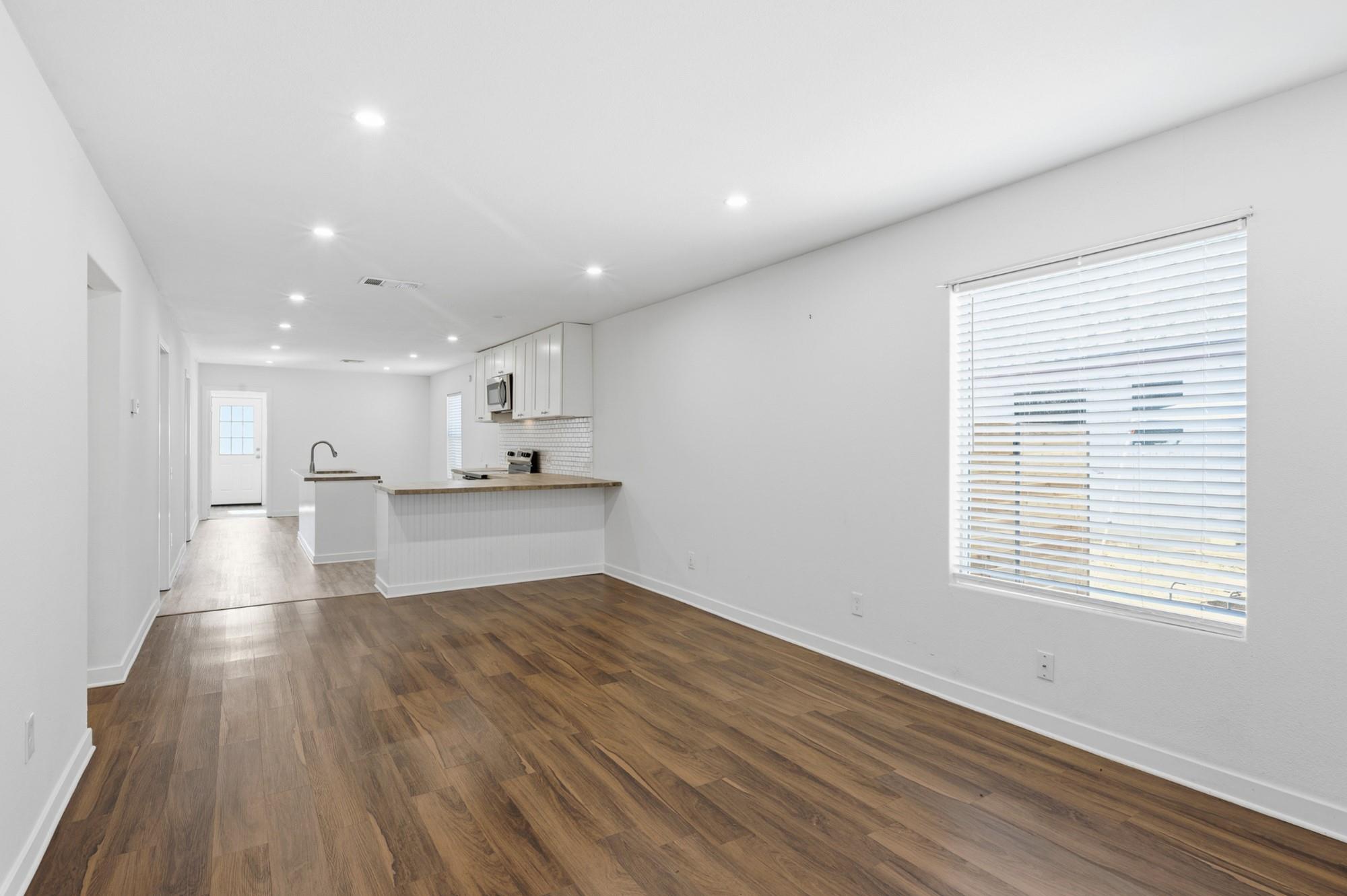 108 Irene St Property Photo 3