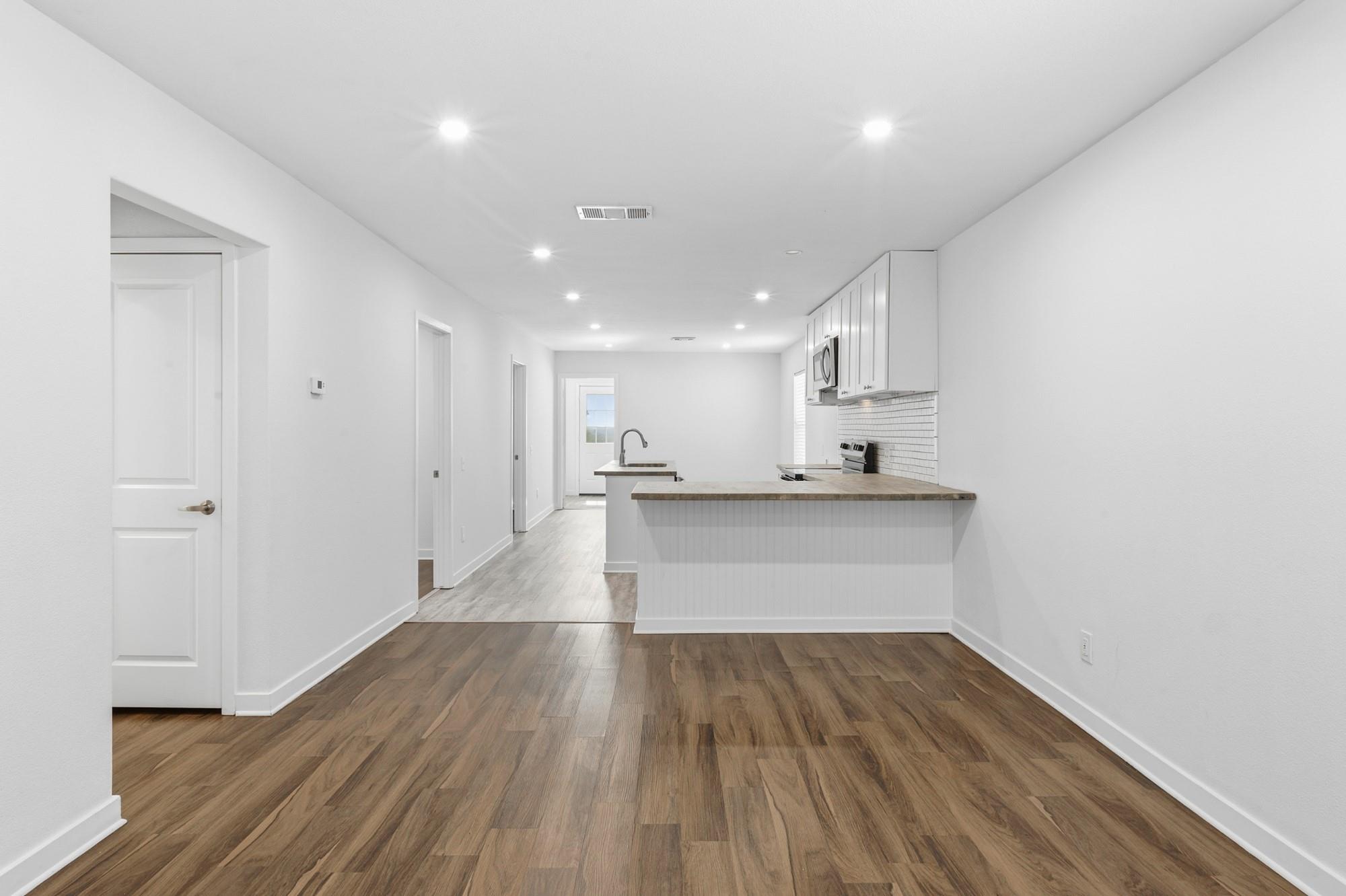 108 Irene St Property Photo 6