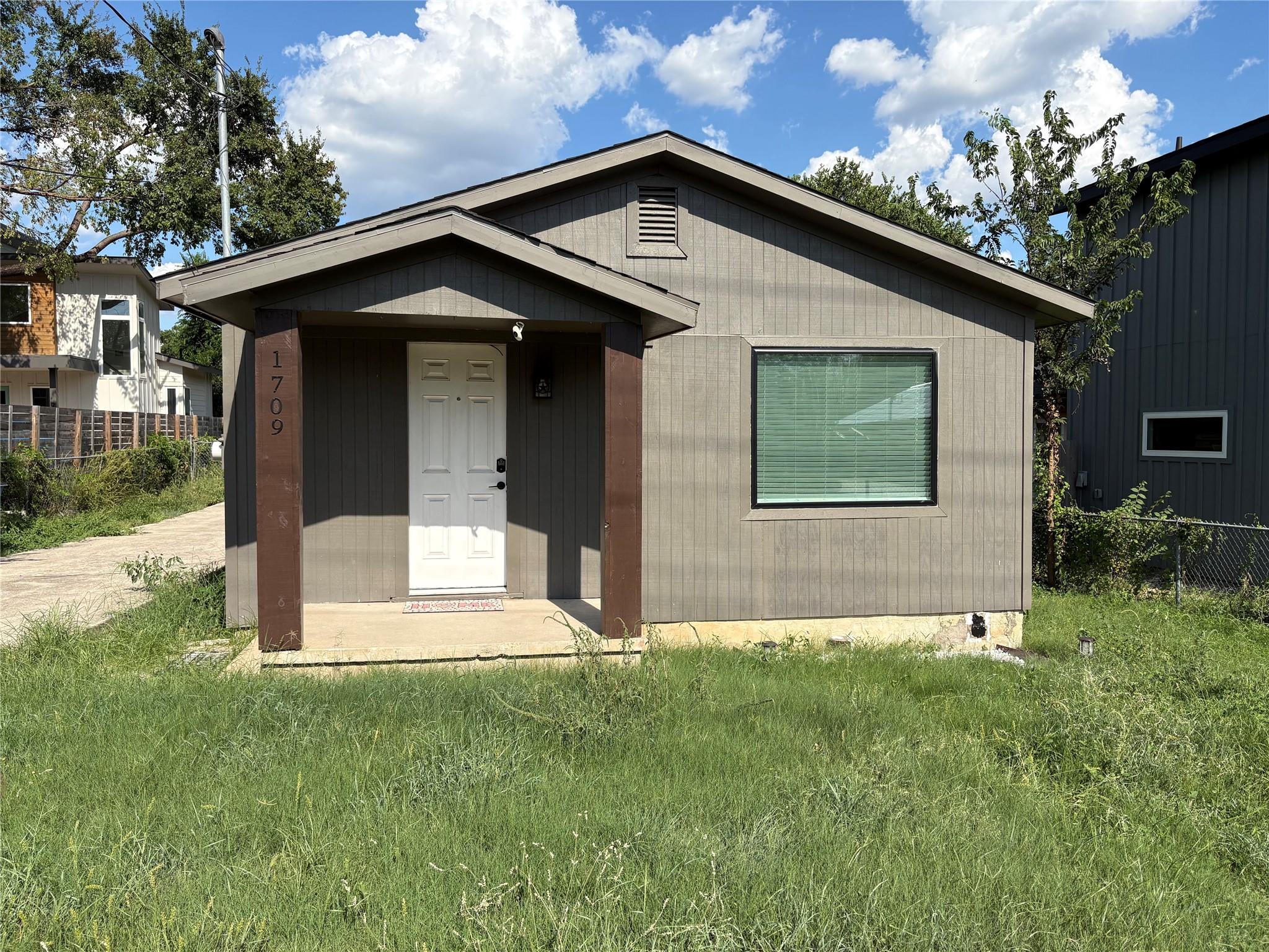 1709 Deloney St Property Photo 1