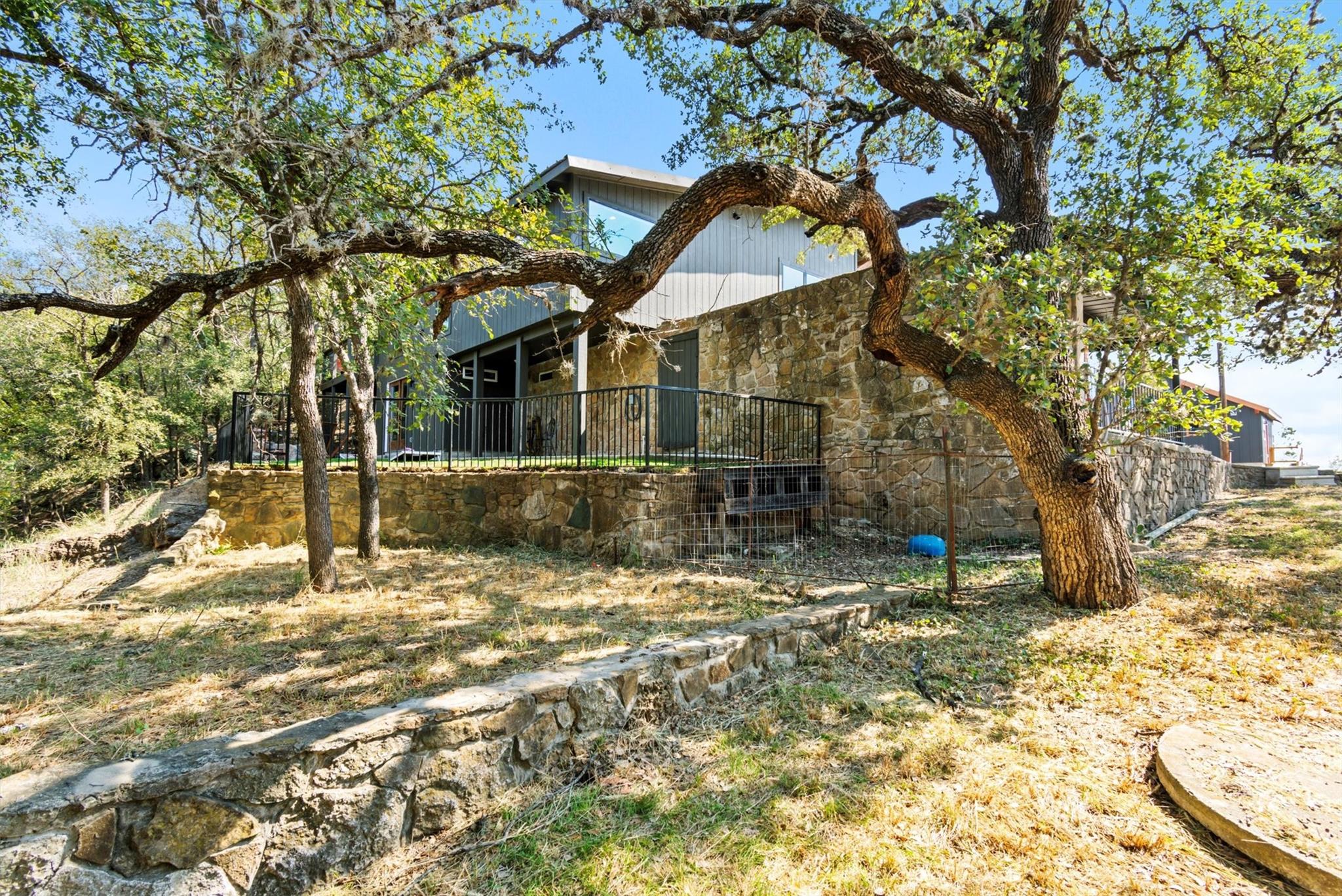 103 Breezeway Dr Property Photo 1