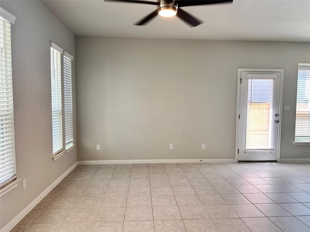 137 Rustic Glen Dr Property Photo 2