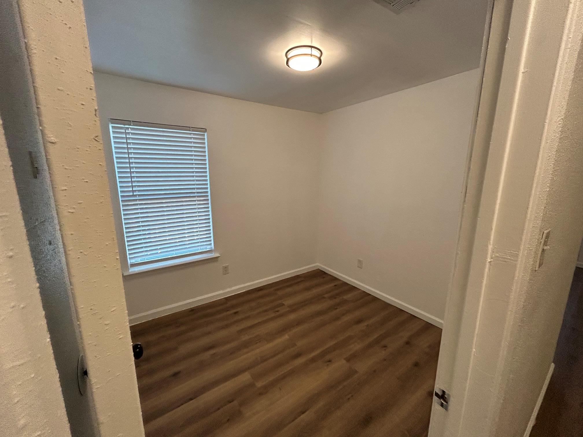 1118 Brookswood Ave None E #b Property Photo 4