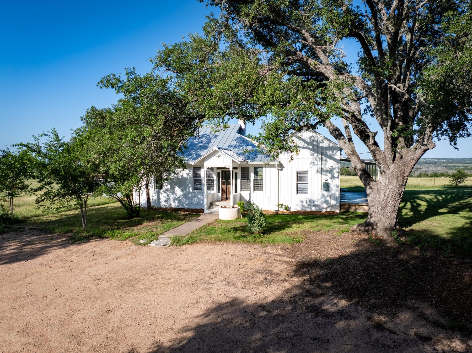 1649 Schumann Rd Property Photo 13