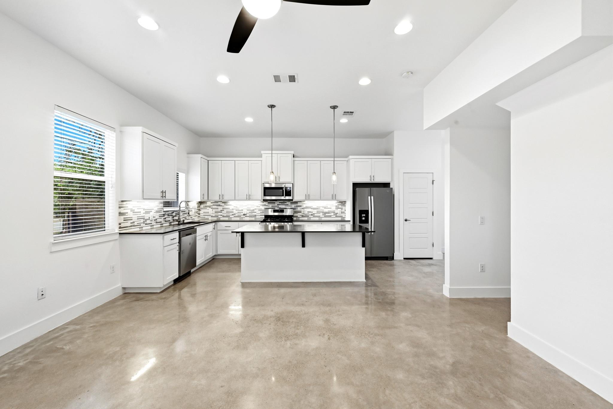 6213 Felix Ave #a Property Photo 6