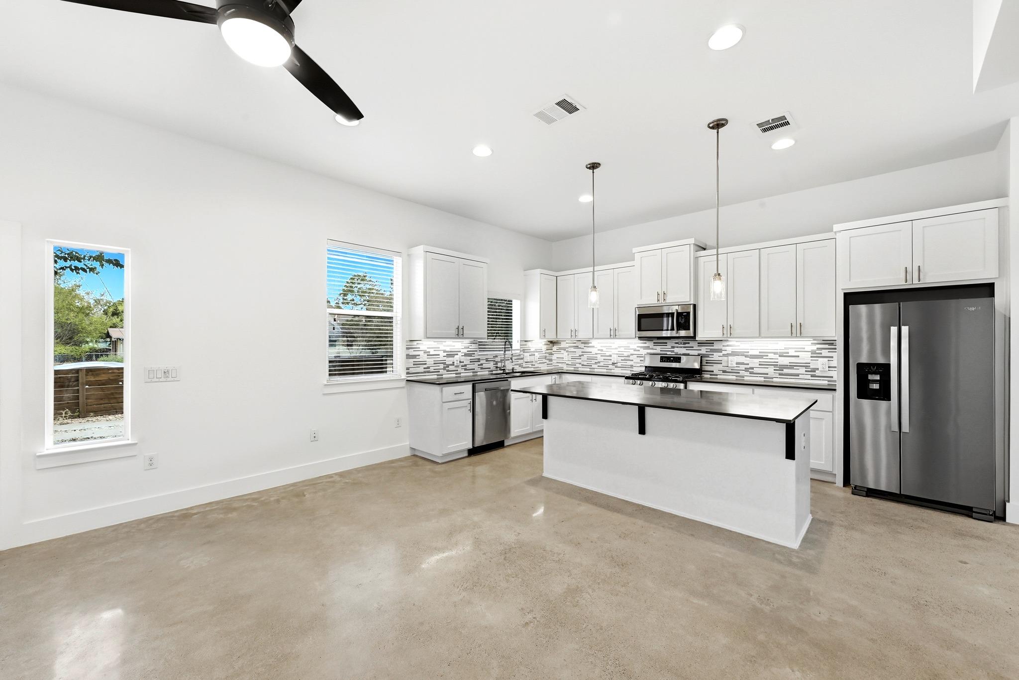 6213 Felix Ave #a Property Photo 7