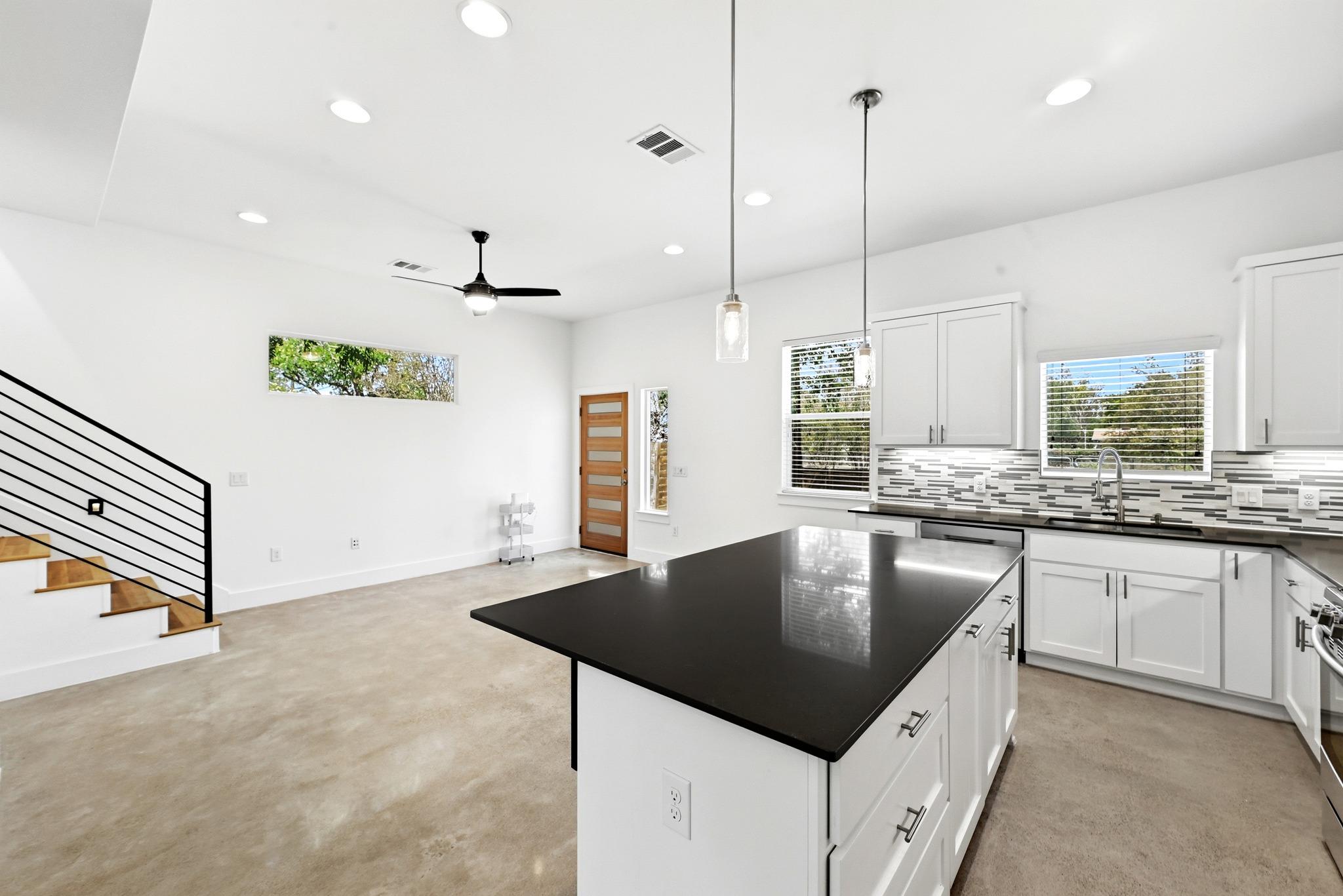 6213 Felix Ave #a Property Photo 11
