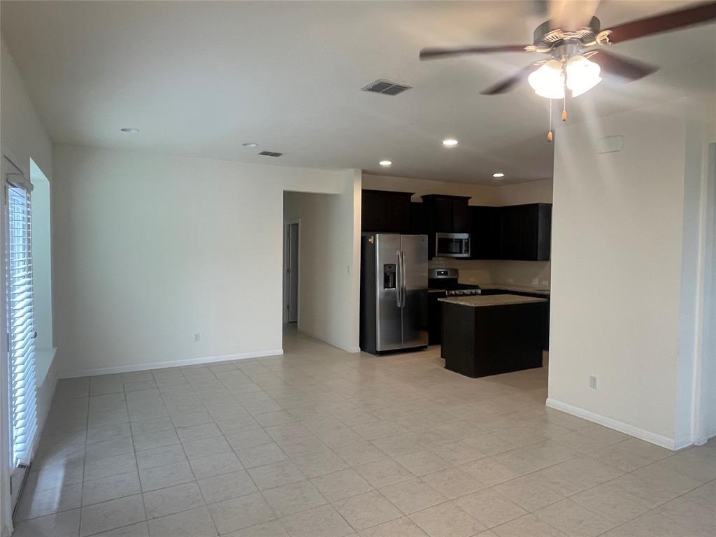 1166 Esplanade Pkwy Property Photo 3
