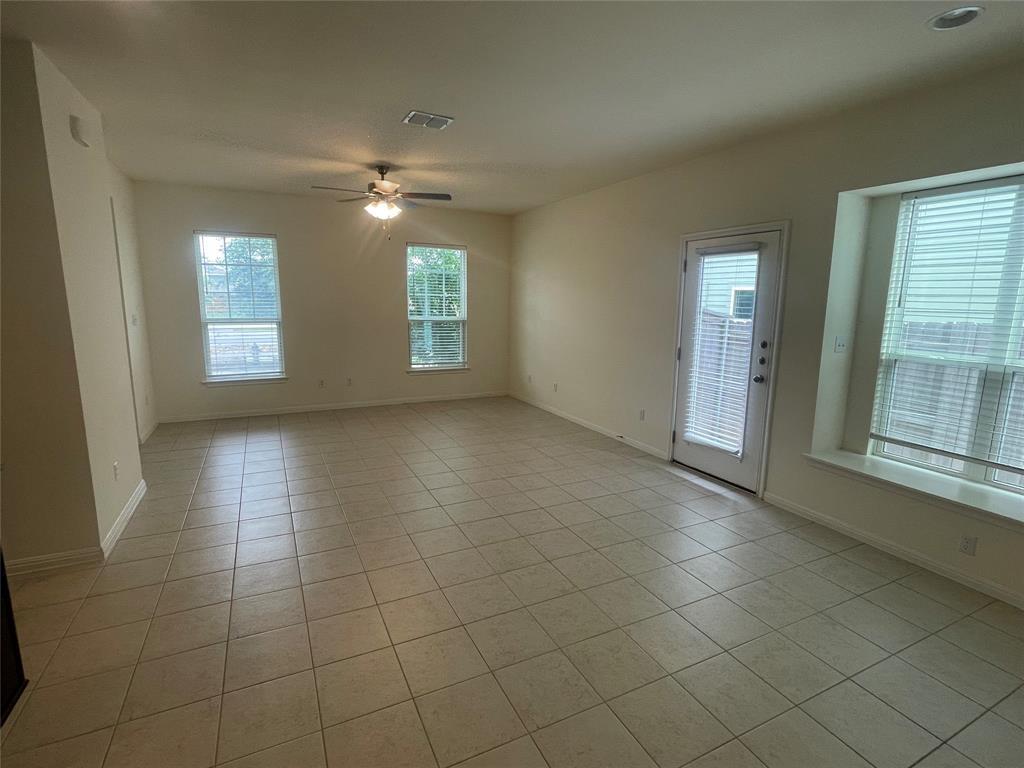 1166 Esplanade Pkwy Property Photo 4