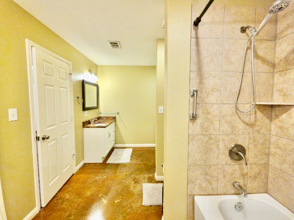 1623 Breezy Cv Property Photo 17