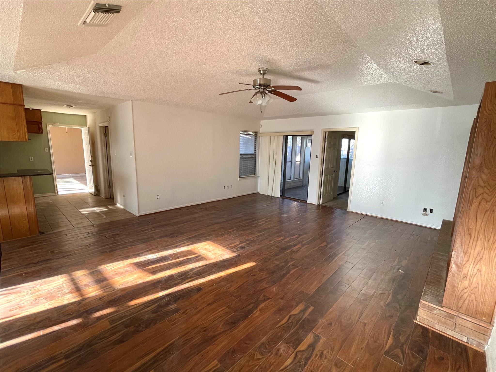 401 Highridge Cv Property Photo 3
