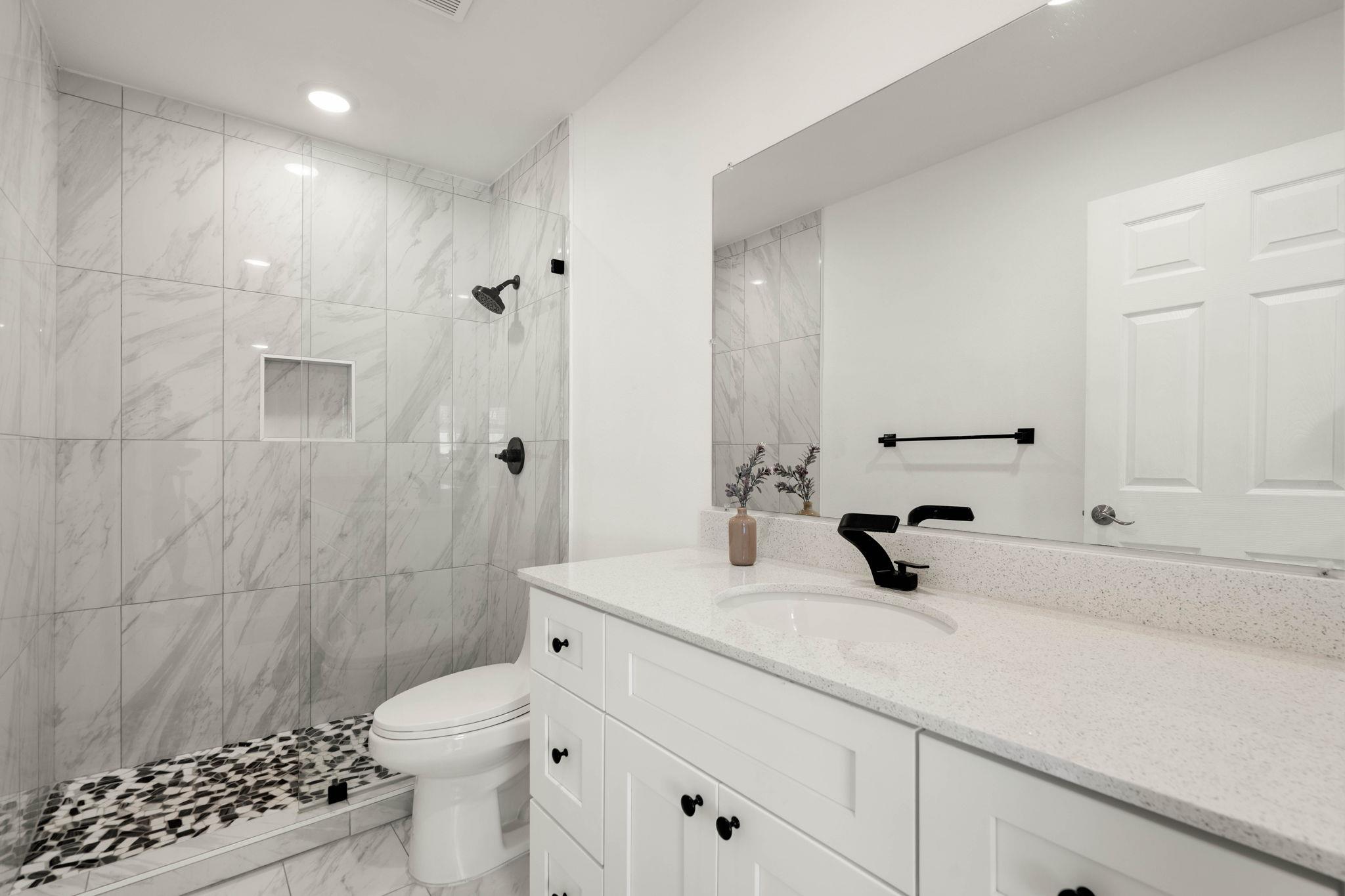 1200 E 52nd St #209 Property Photo 23
