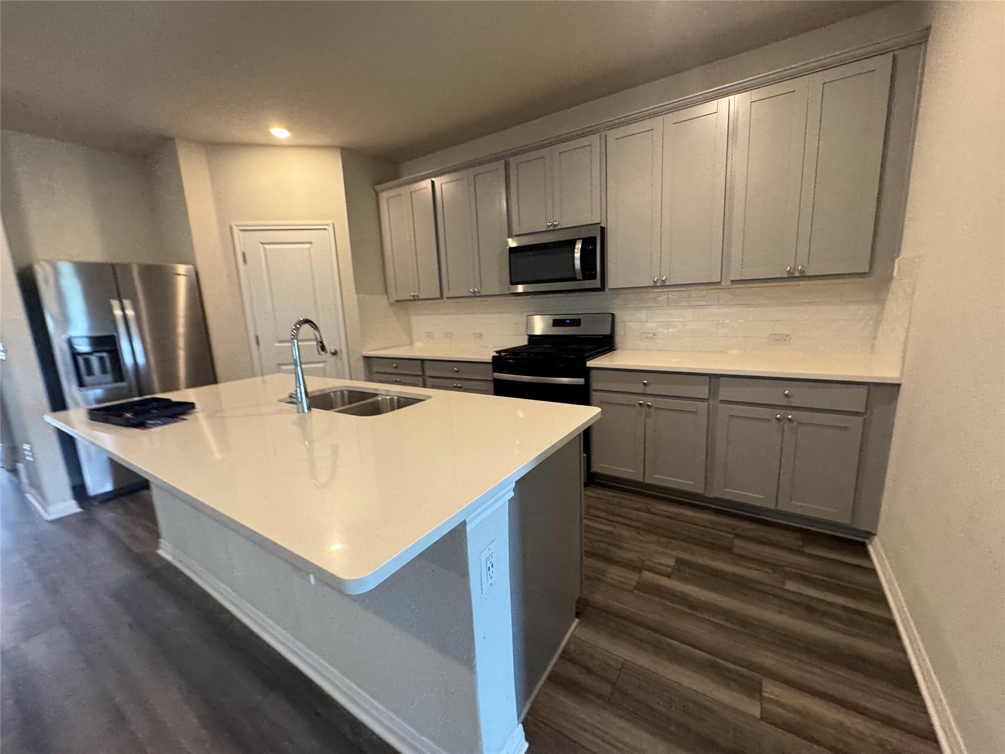 6400 Rounded Pebble Ln Property Photo 2