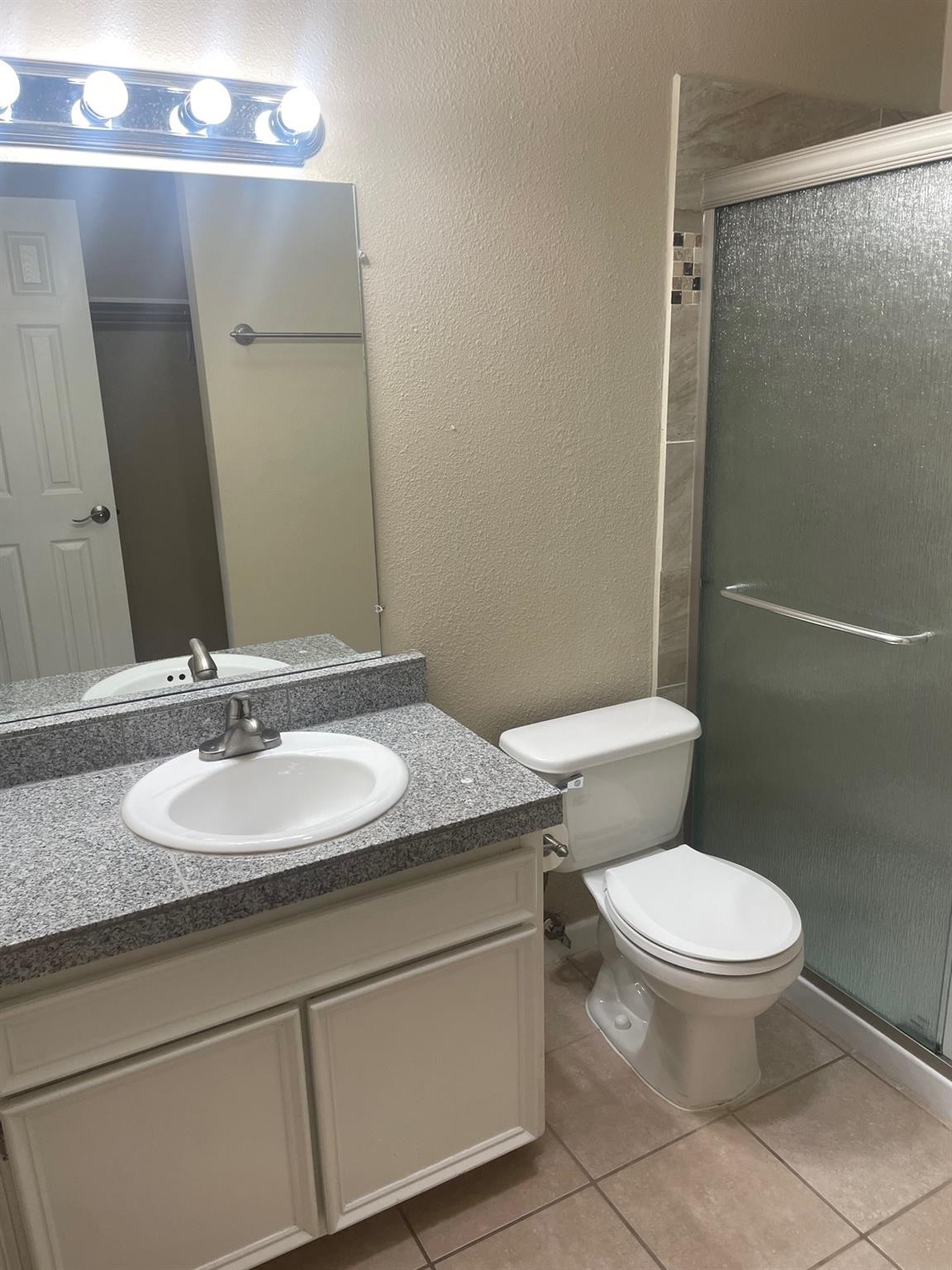 400 W 35th St #202 Property Photo 11