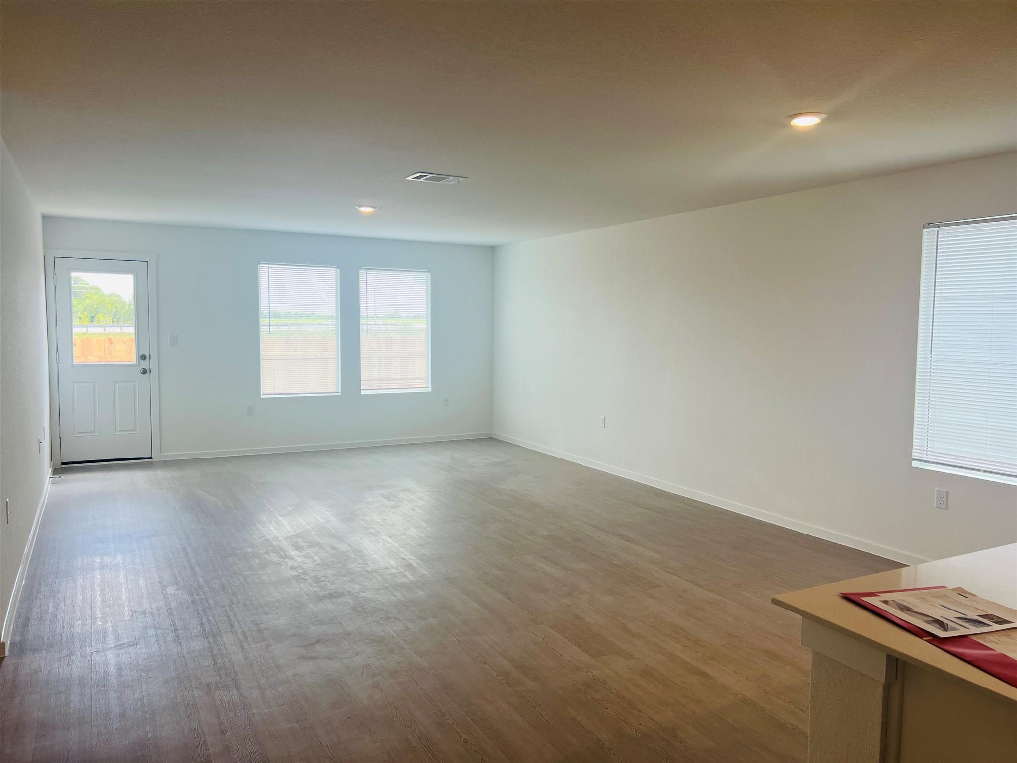 6827157 Property Photo 3