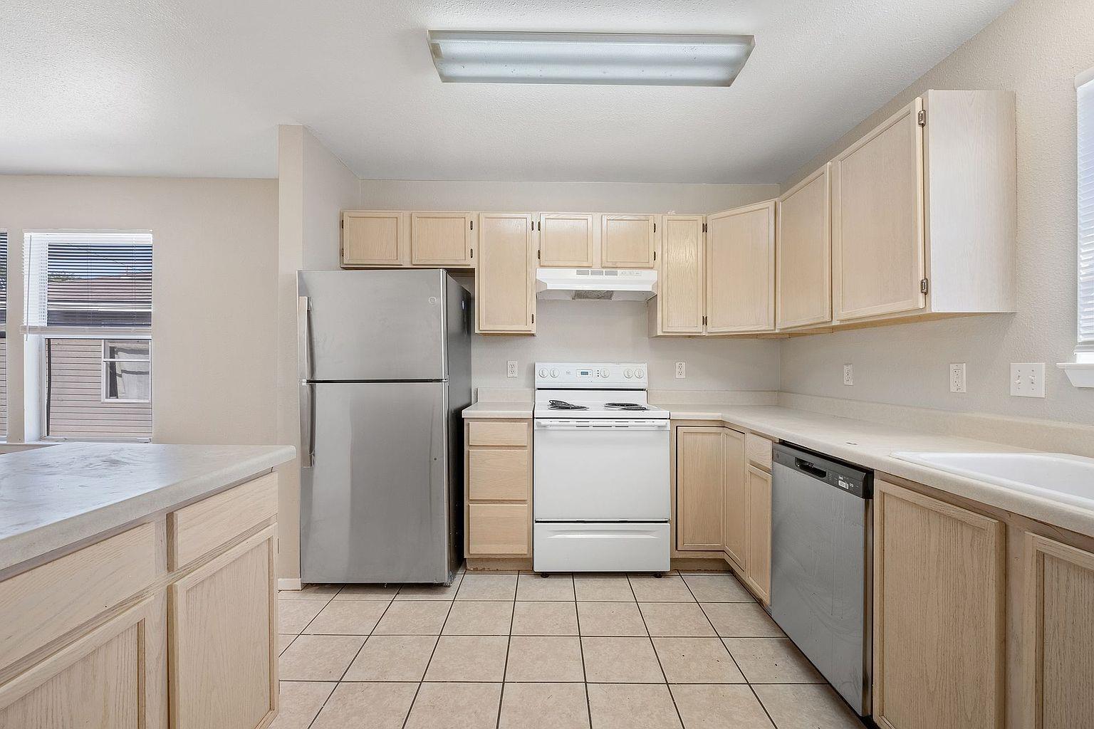 2214 Katy Ln #d Property Photo 2