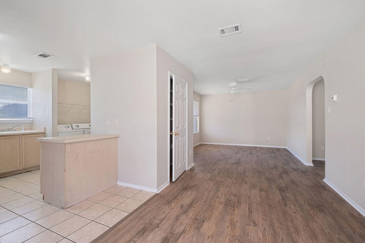 2214 Katy Ln #d Property Photo 4