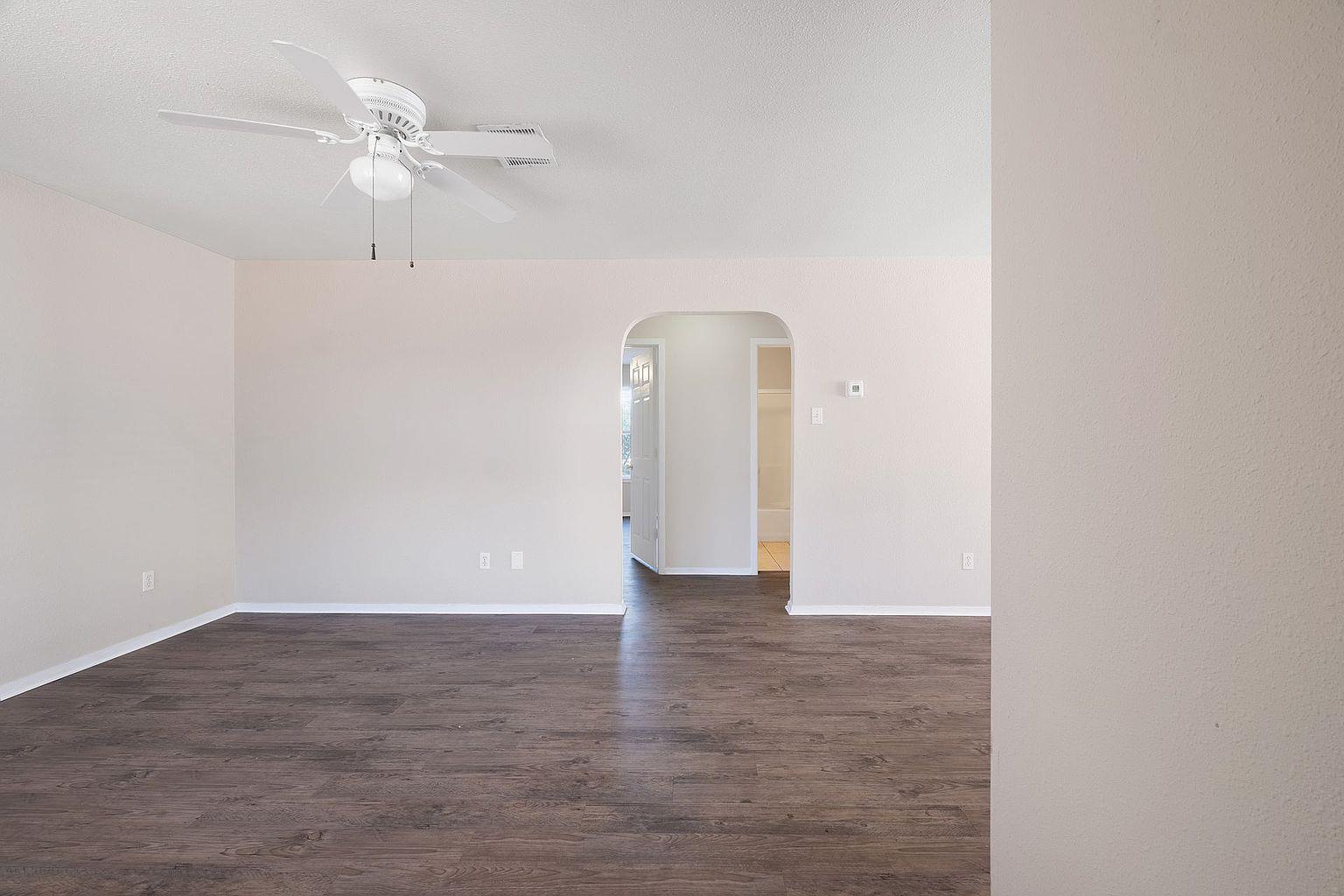2214 Katy Ln #d Property Photo 5