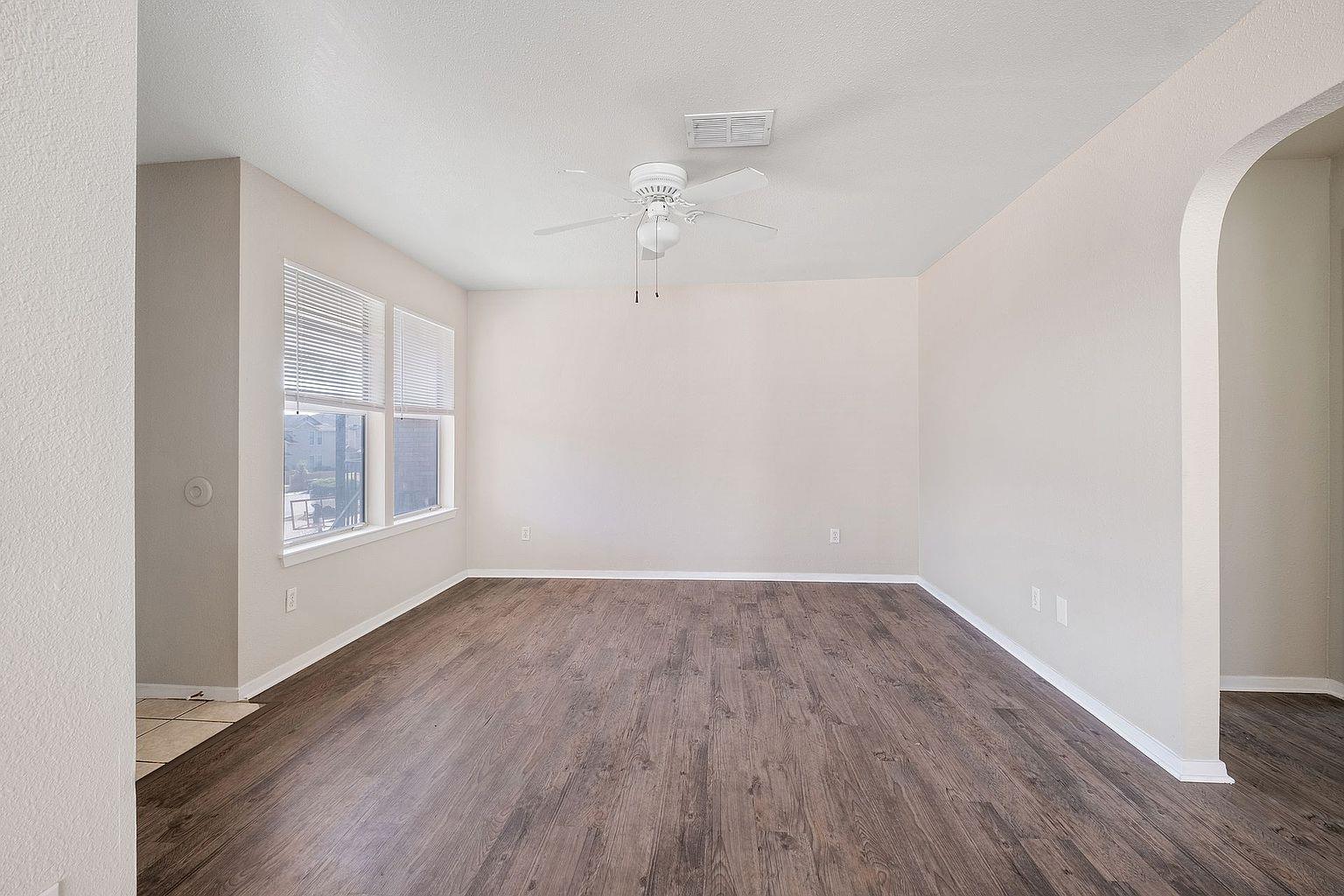 2214 Katy Ln #d Property Photo 6
