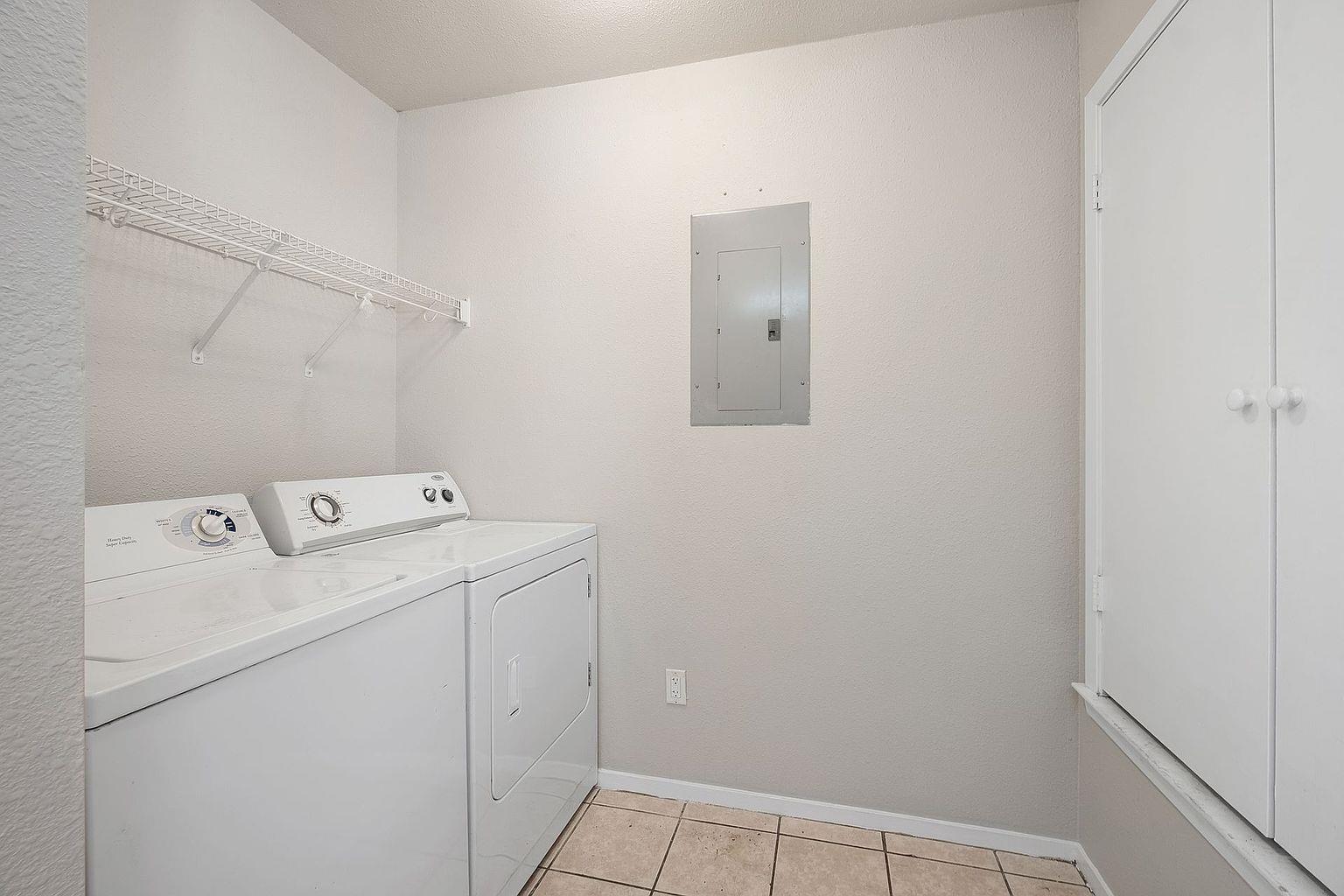 2214 Katy Ln #d Property Photo 8
