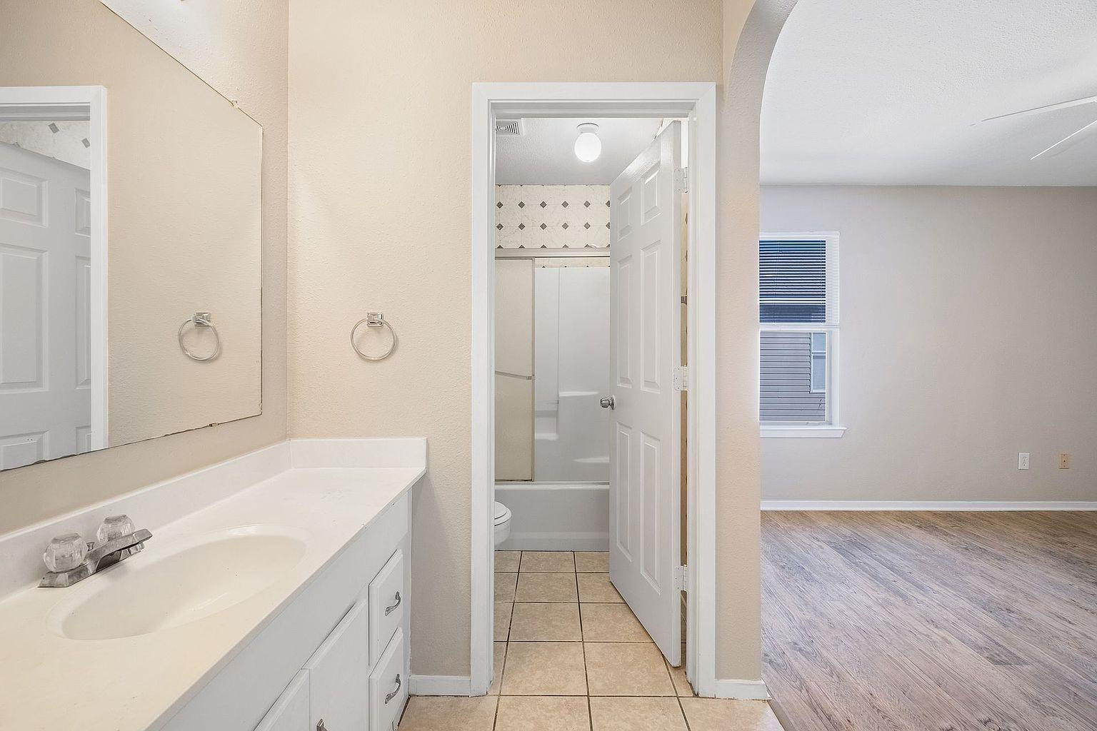 2214 Katy Ln #d Property Photo 11