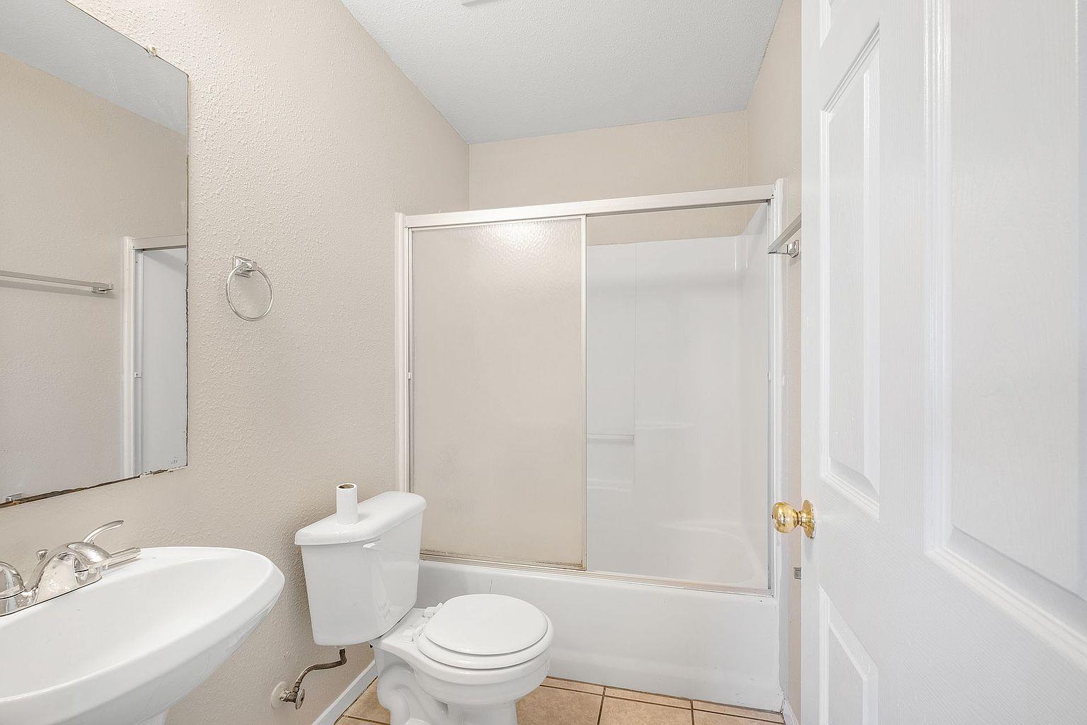 2214 Katy Ln #d Property Photo 13