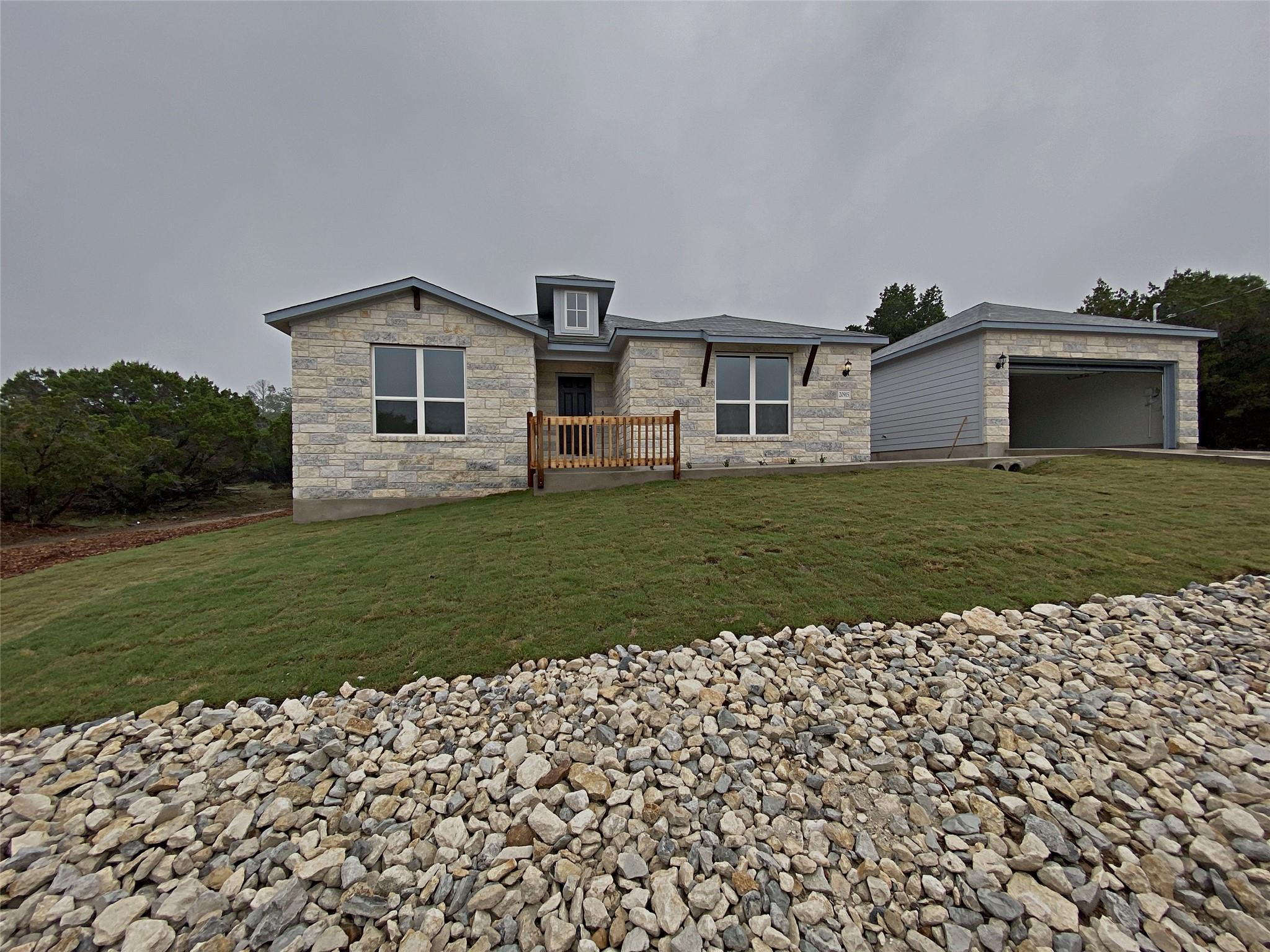 20915 Oak Dale Dr Property Photo 1
