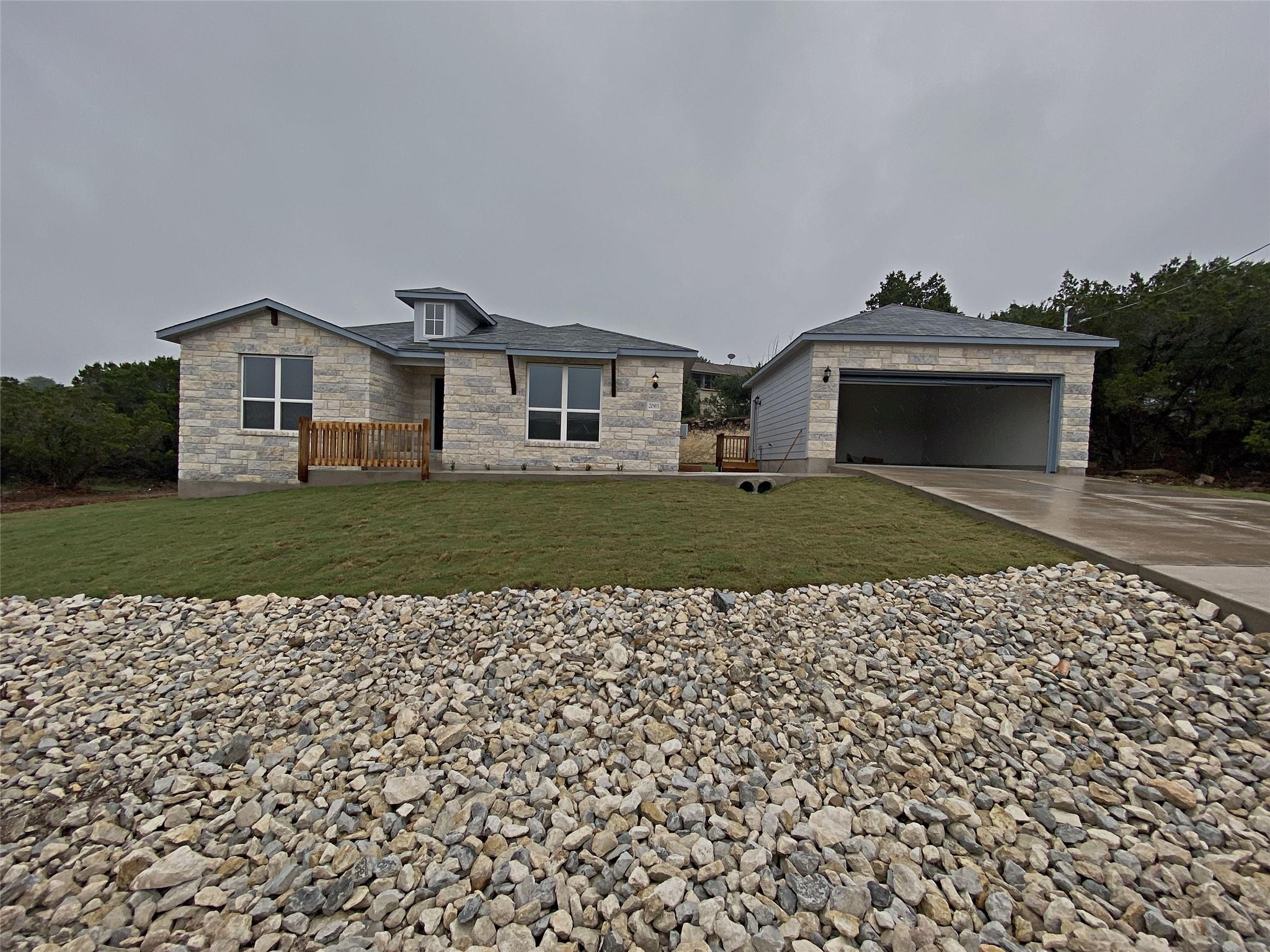 20915 Oak Dale Dr Property Photo 2