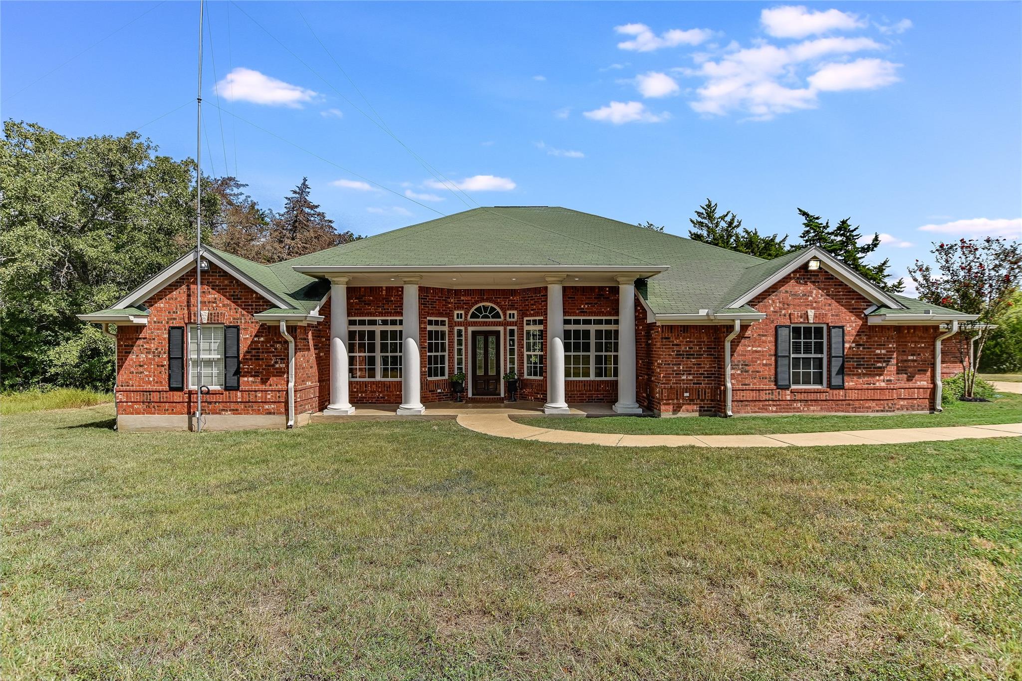 741 Knobbs Rd Property Photo 1