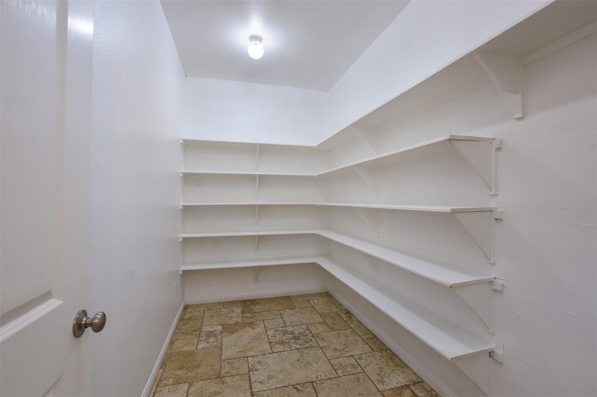 2000 Mcillwain Cv Property Photo 17