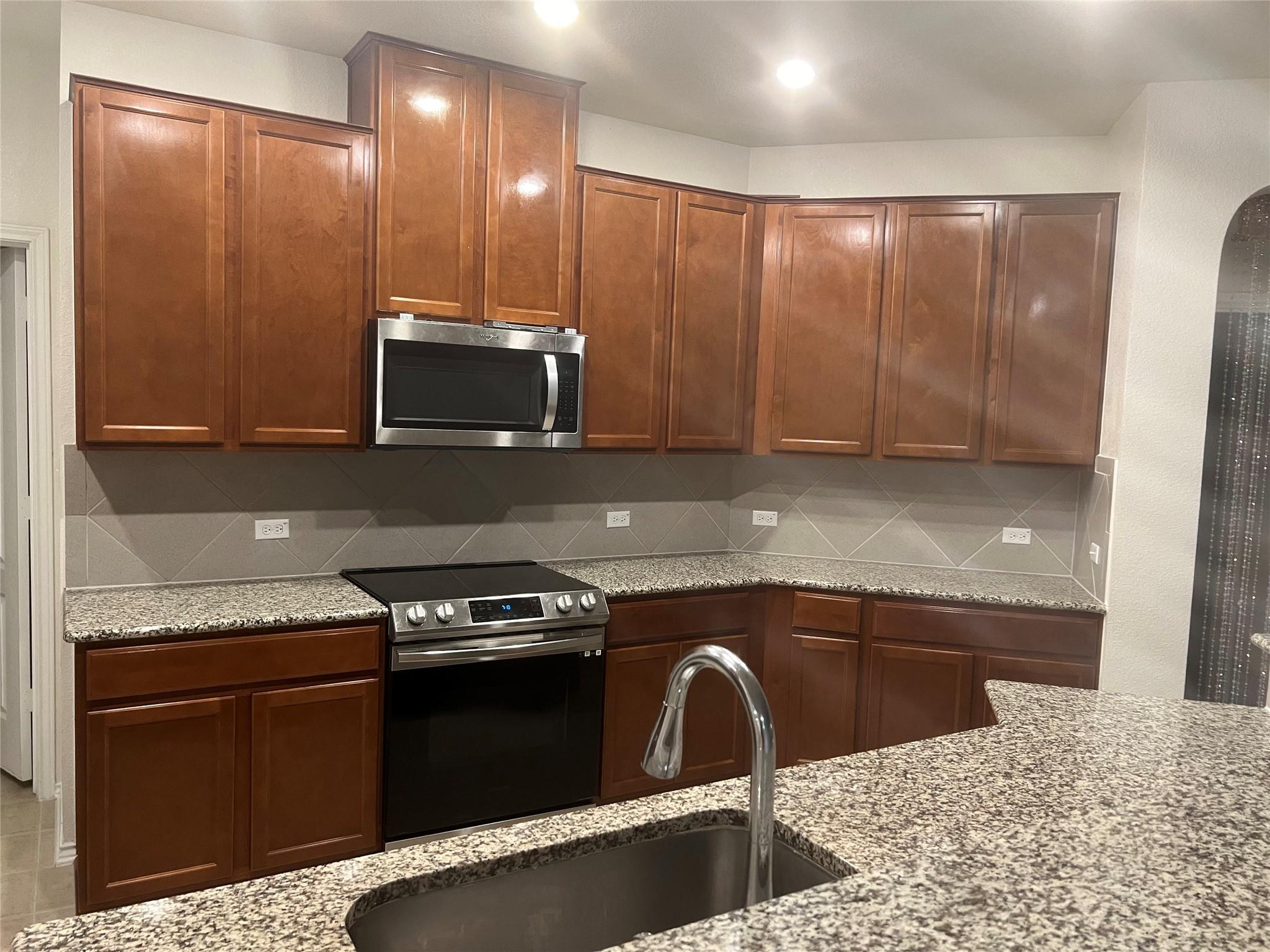 14228 Silver Lace Ln Property Photo 3