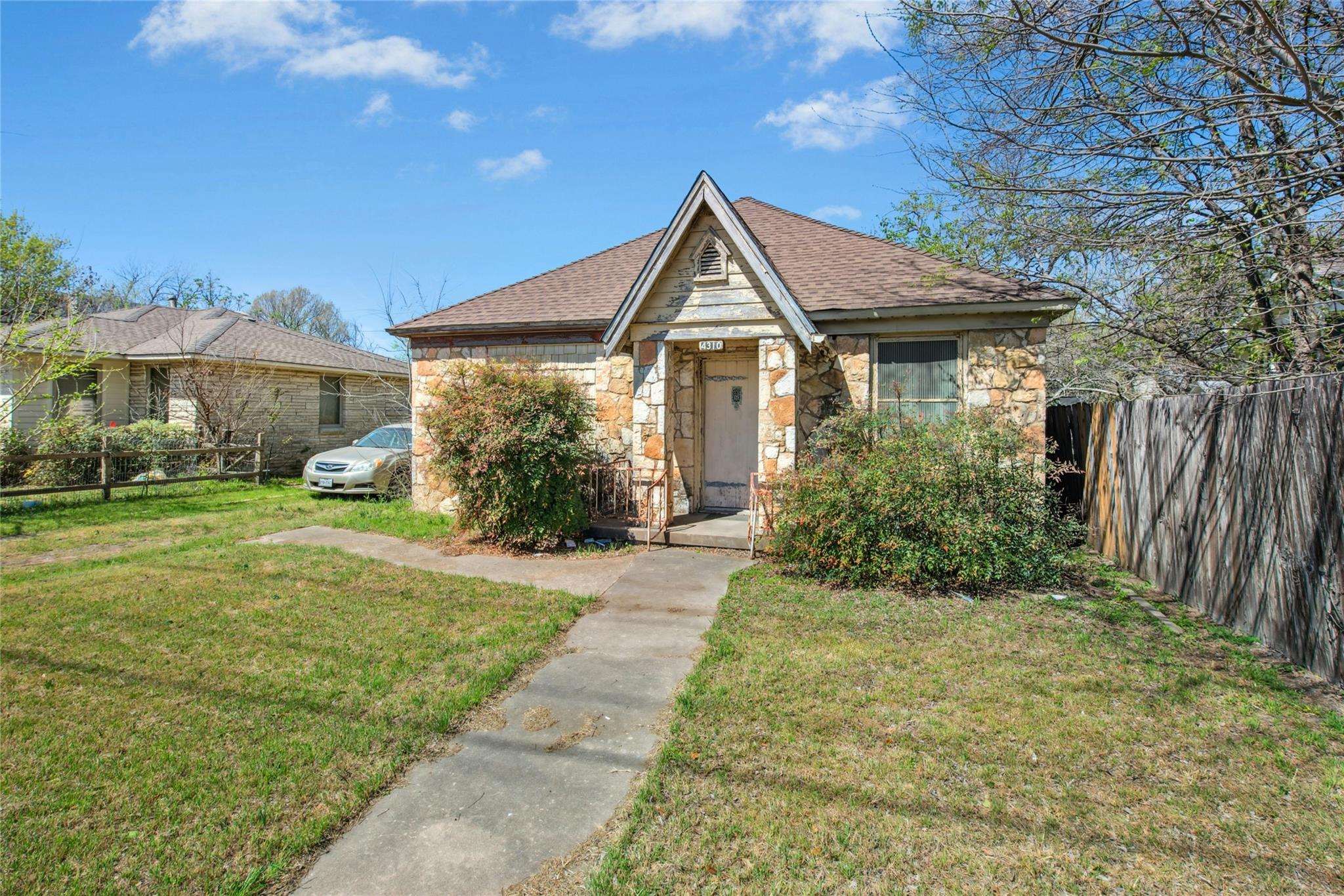 4310 Red River St Property Photo 4
