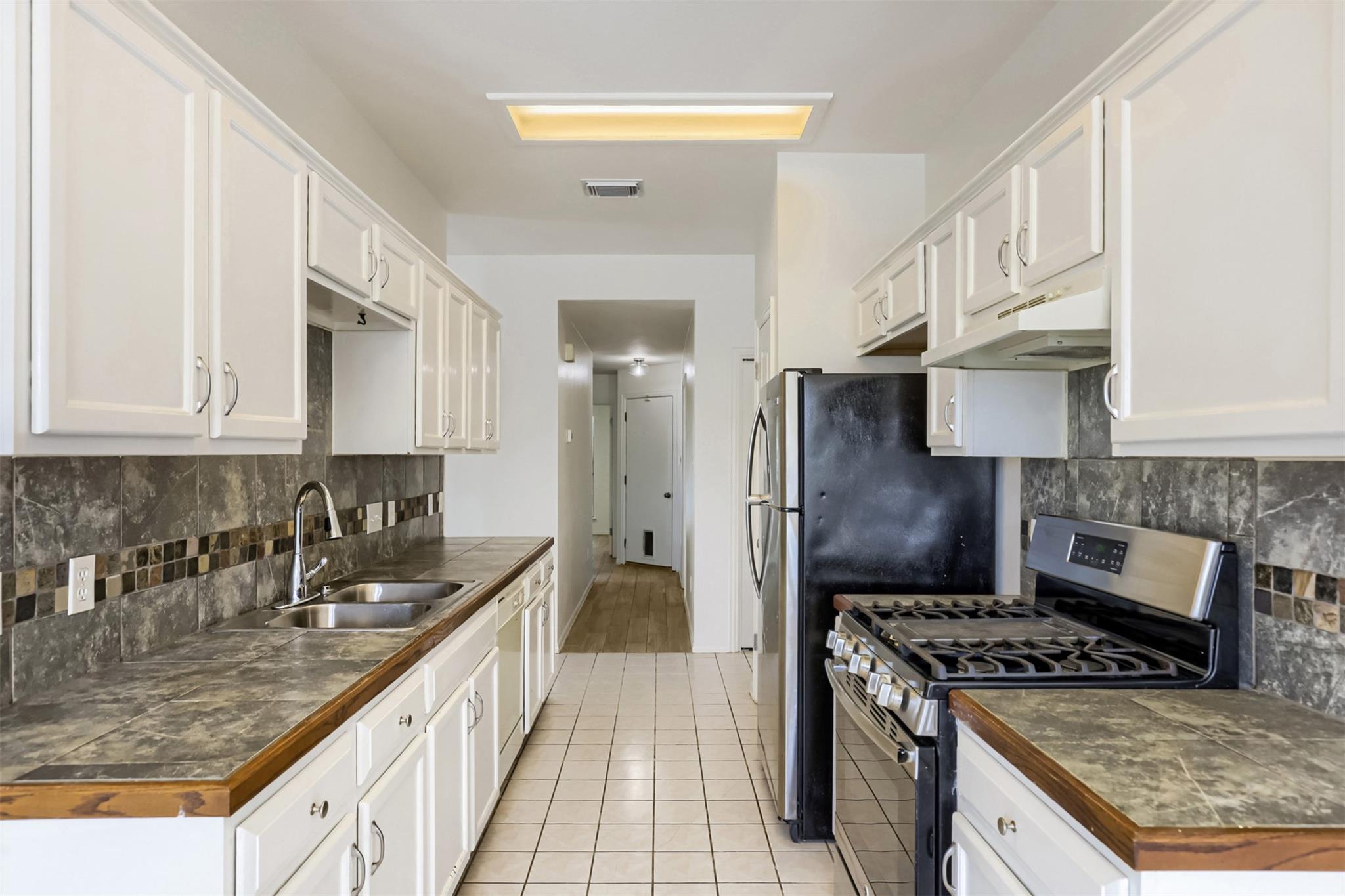 14601 Montoro Dr Property Photo 4