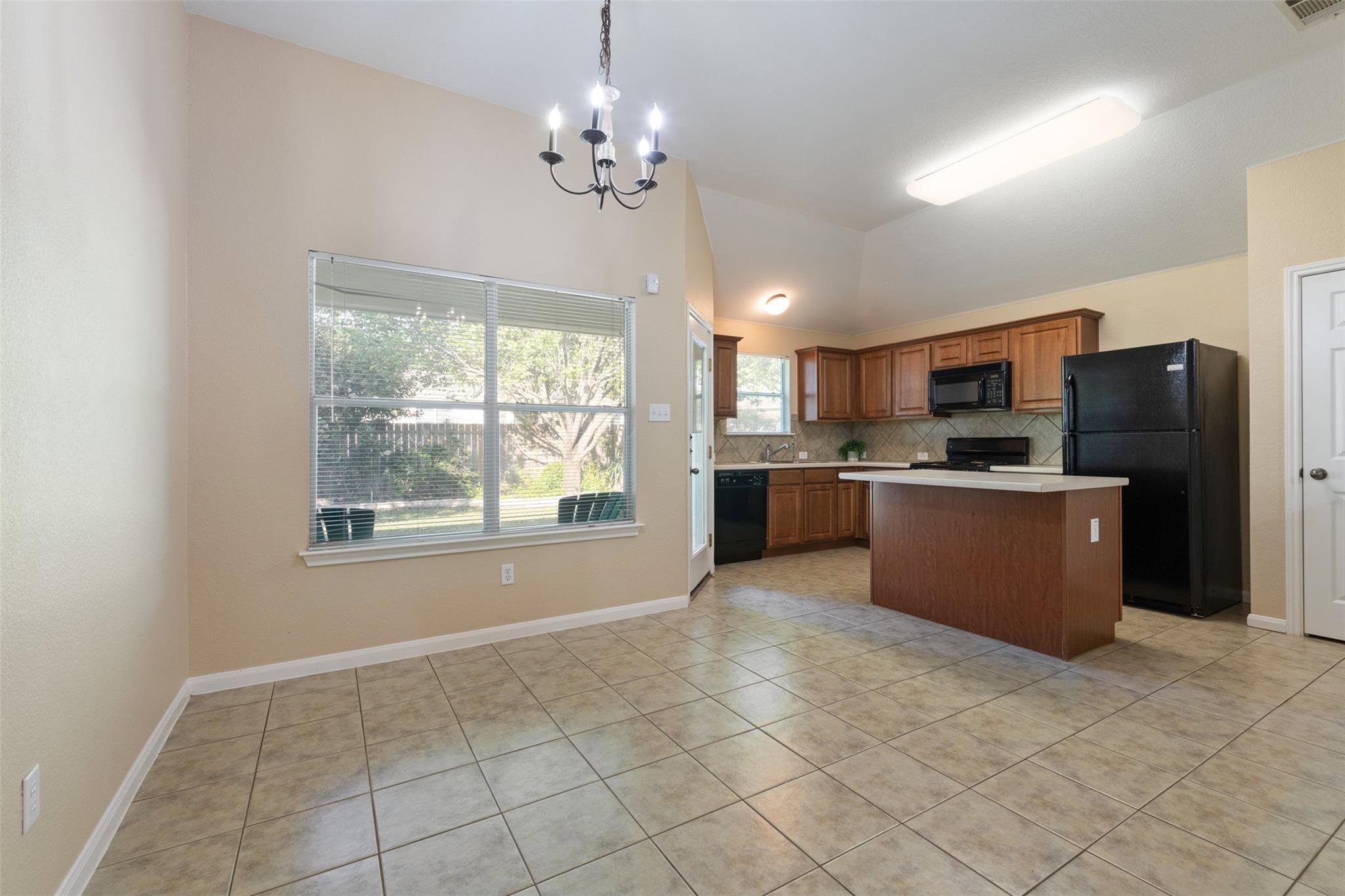 4423 Meadowside Ln Property Photo 6