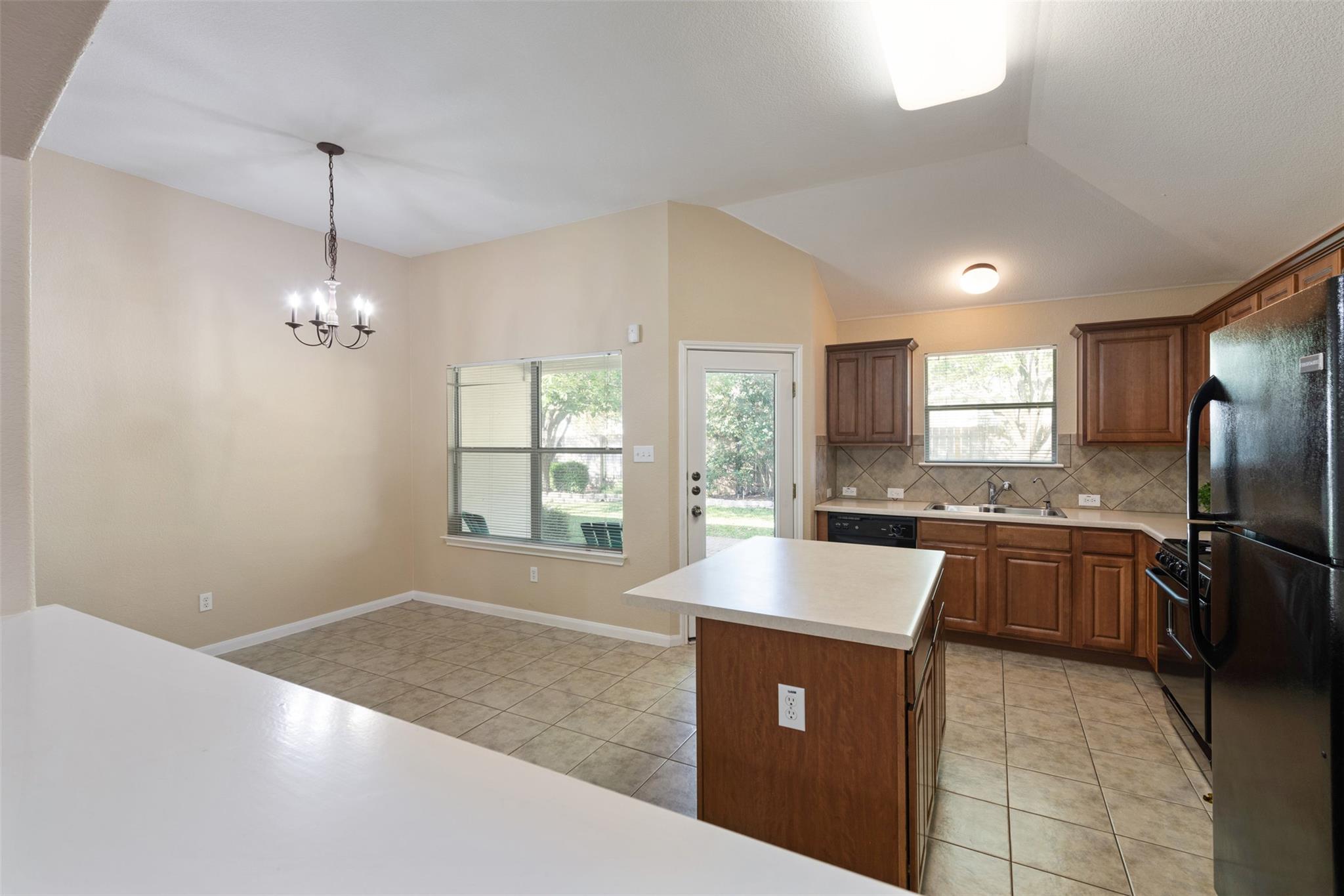 4423 Meadowside Ln Property Photo 7