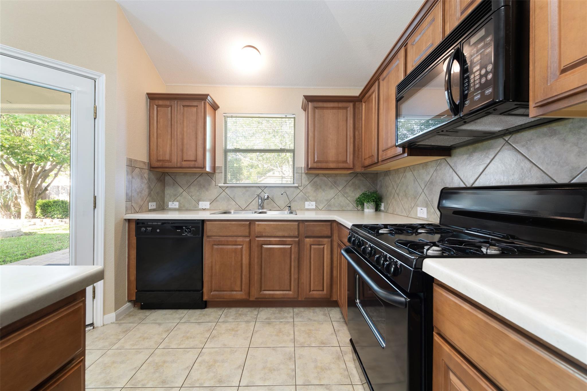 4423 Meadowside Ln Property Photo 9