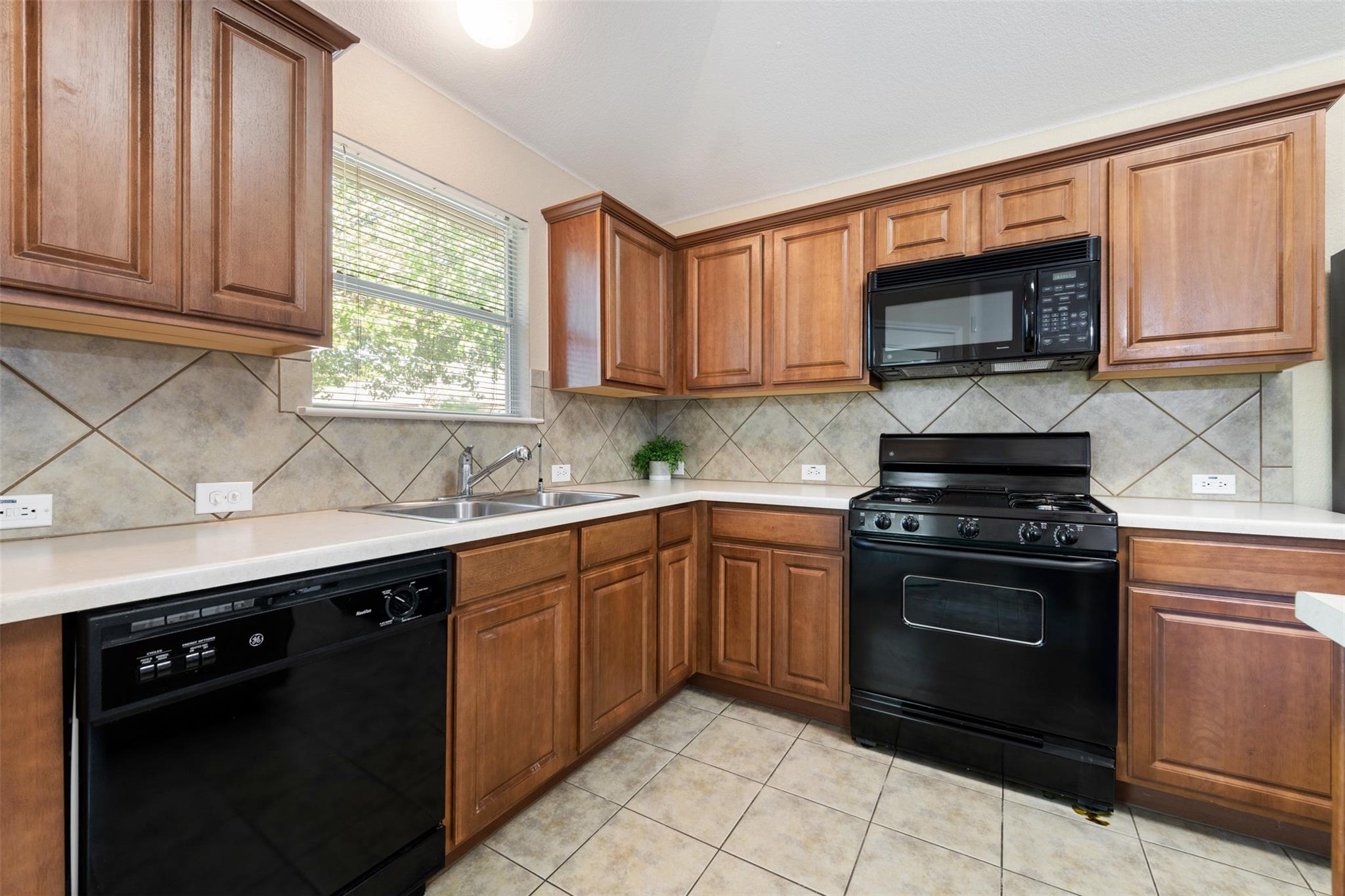 4423 Meadowside Ln Property Photo 10