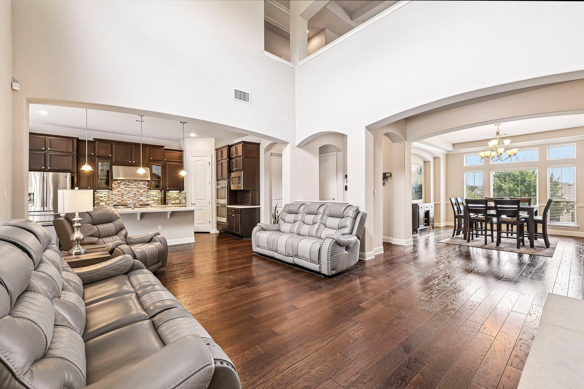 2409 Legend Trl Property Photo 4