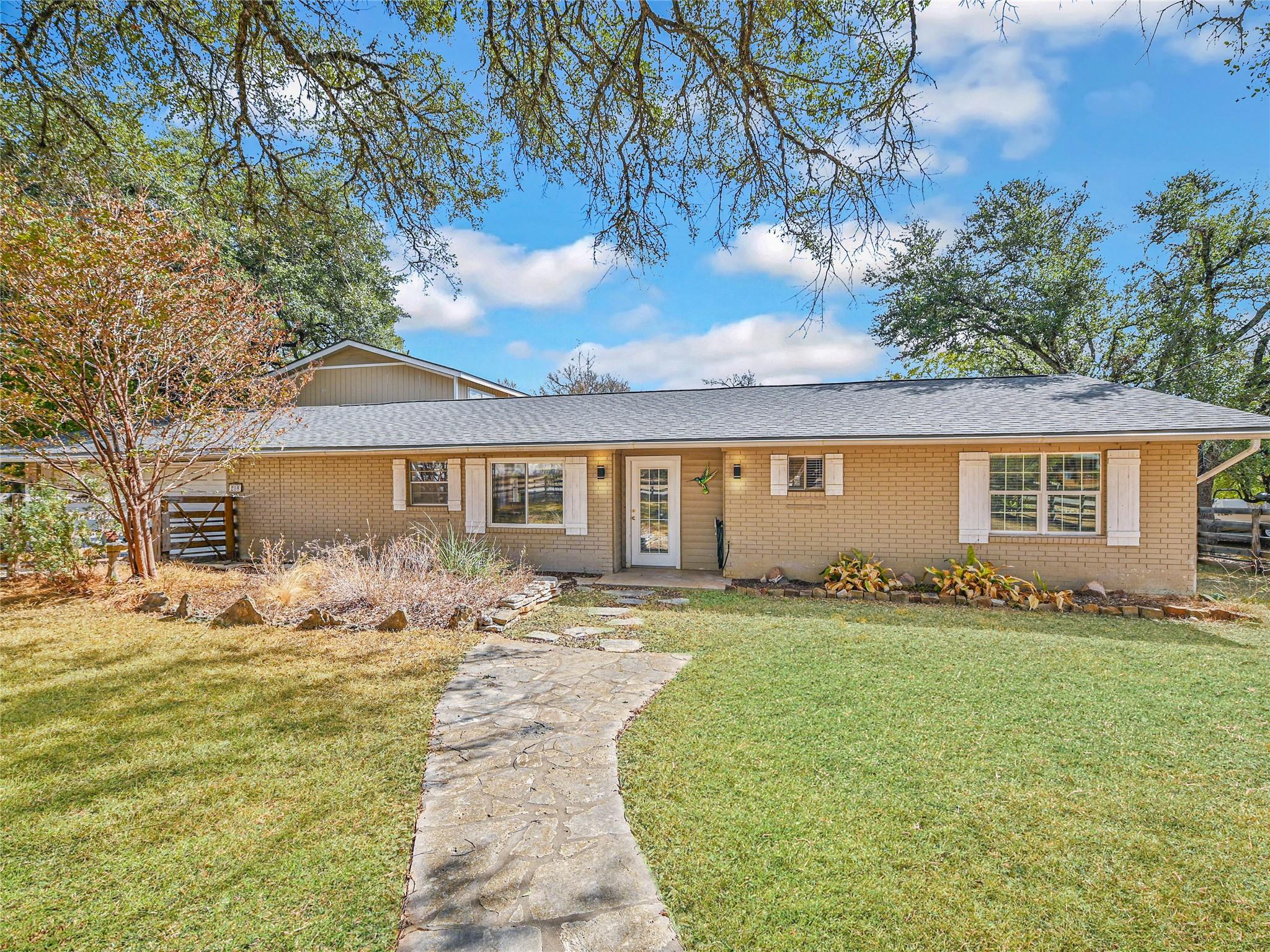 208 Leveritts Loop Property Photo 1