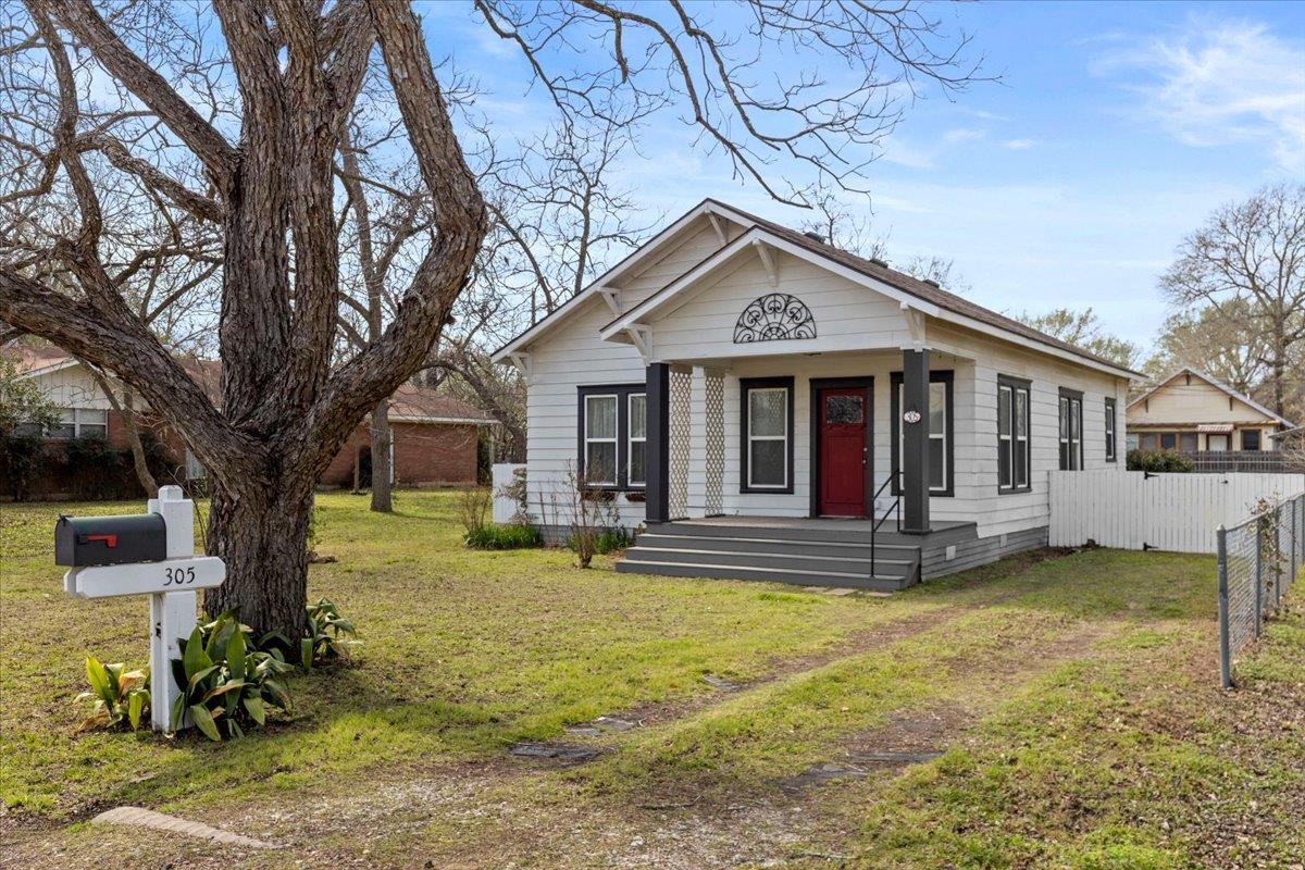 305 Byrne St Property Photo
