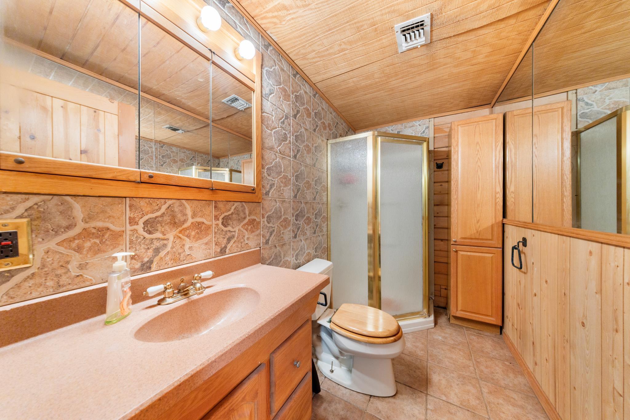 1045 Bellewood None Property Photo 19