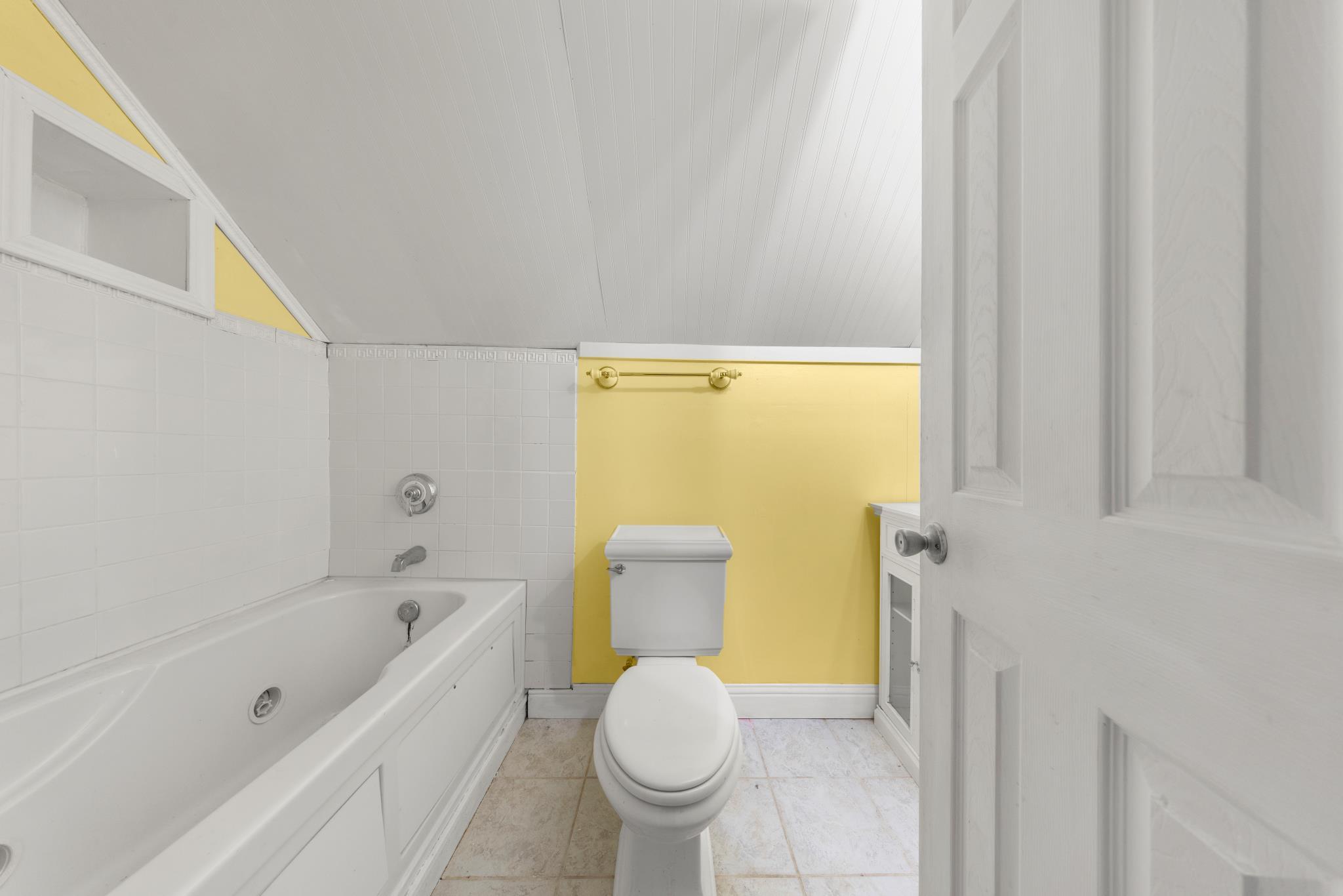 1045 Bellewood None Property Photo 25